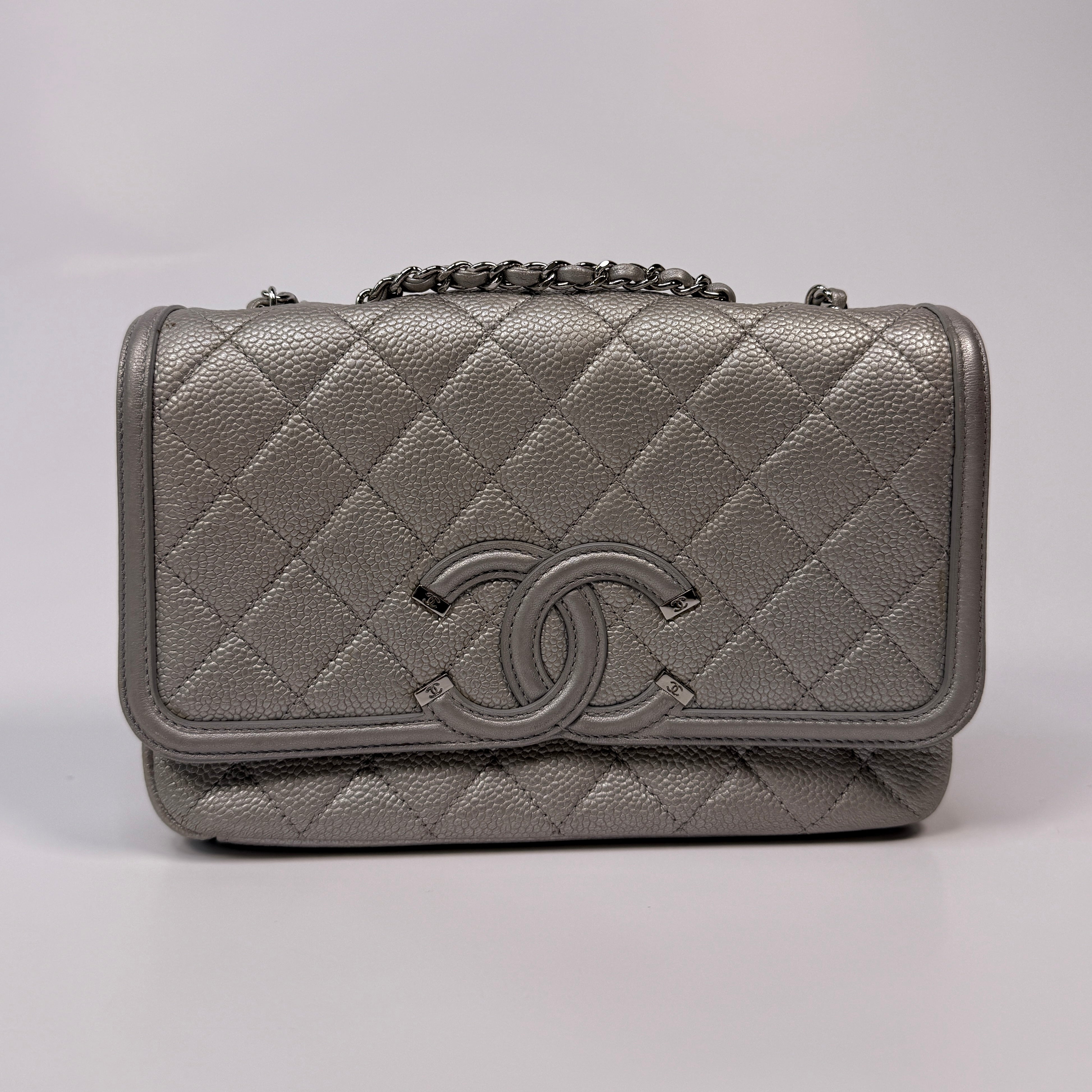 Chanel CC Filigree Wallet On Chain
Pre Loved & Authentic 