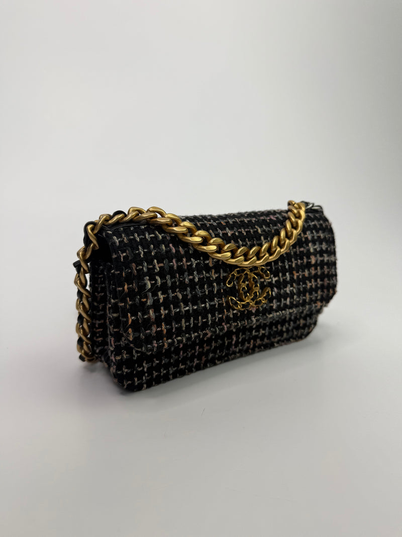 Chanel 19 Wallet On Chain In Tweed Fabric