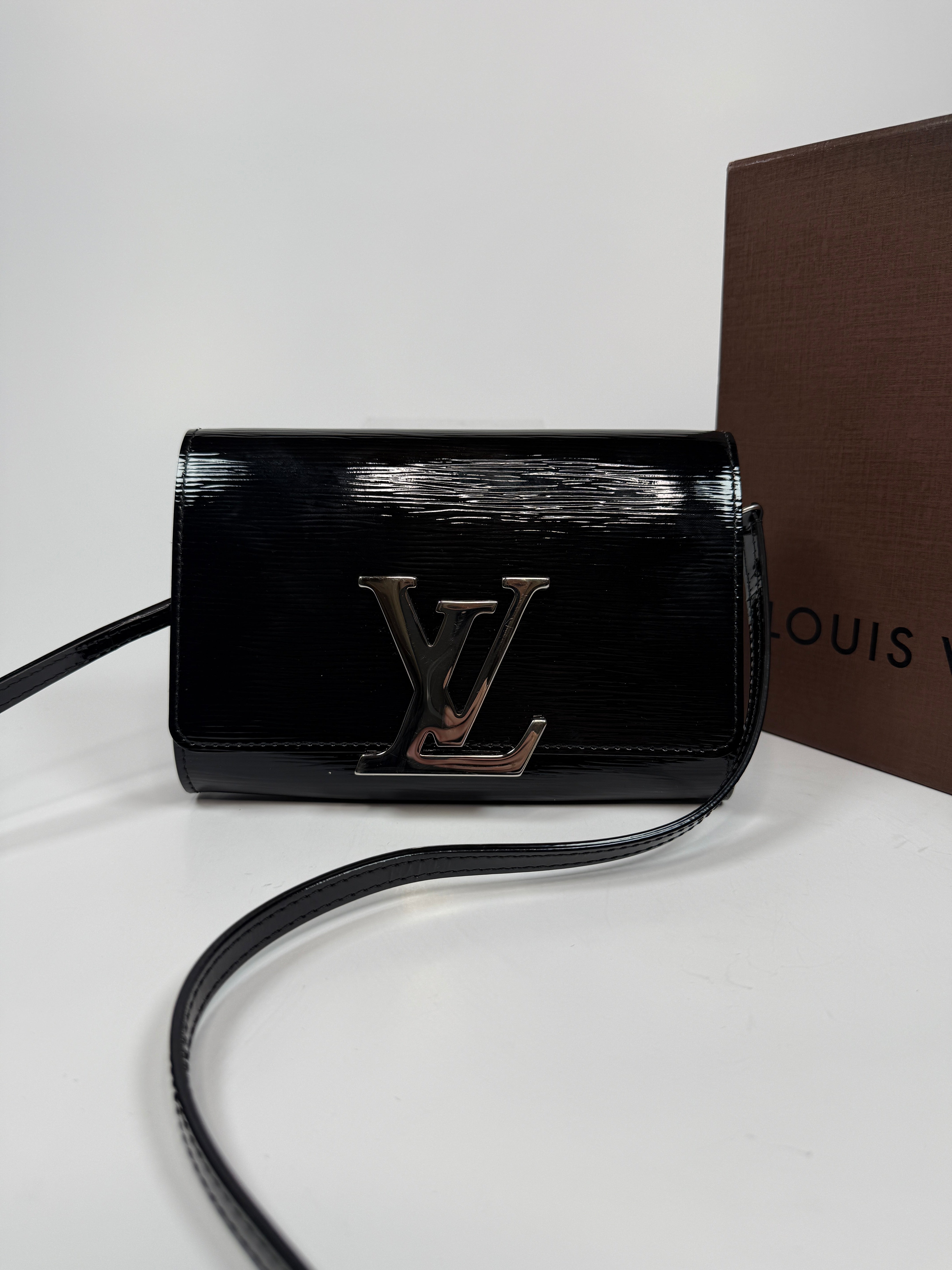 Louis Vuitton Pochette Louise Bag In Black Epi Leather With Silver Hardware In Good condition Authentic and preloved