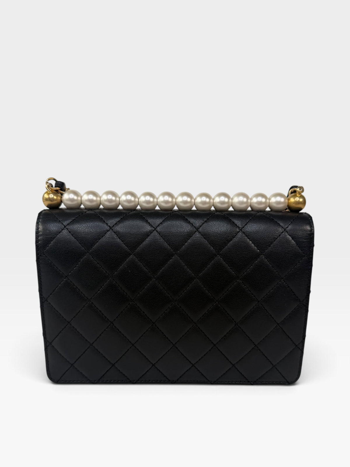 Chanel Chic Pearls Bag In Black Quilted Lambskin With Gold Hardware. 100% authentic and preloved in excellent condition