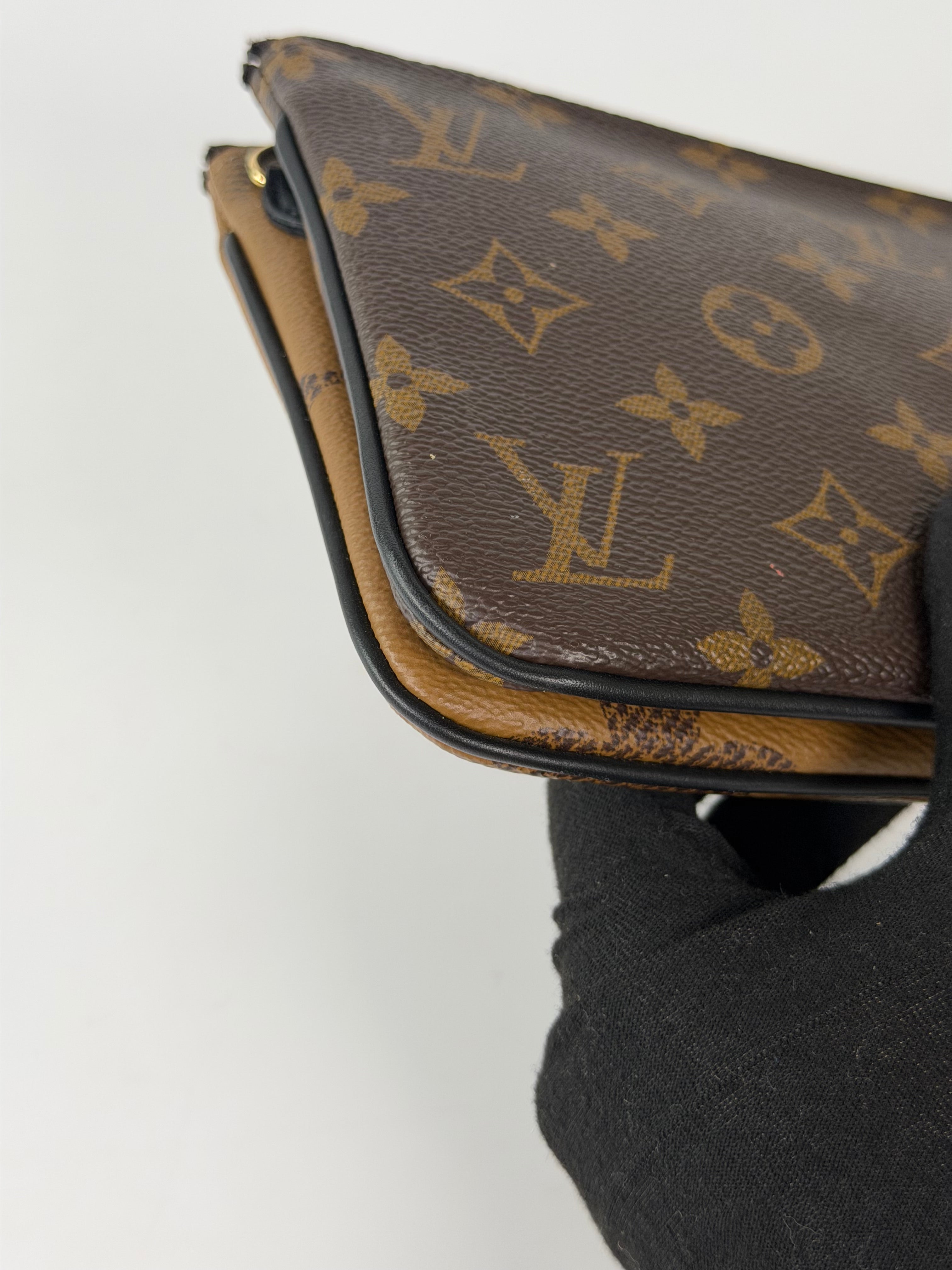 Louis Vuitton Double Zip Pochette In Monogram Canvas in excellent condition 100% authentic and preloved 