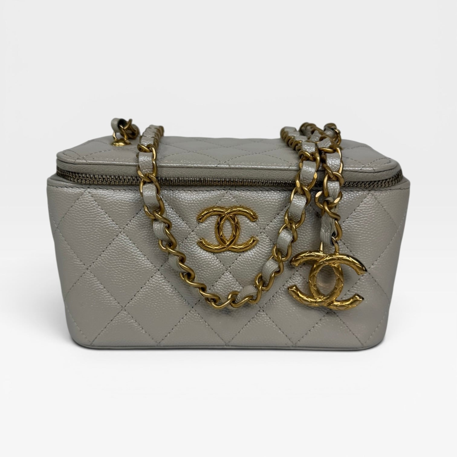 Chanel  Vanity In Light Pearl Grey Caviar Leather With Gold Hardware. Authentic and preloved in excellent condition.