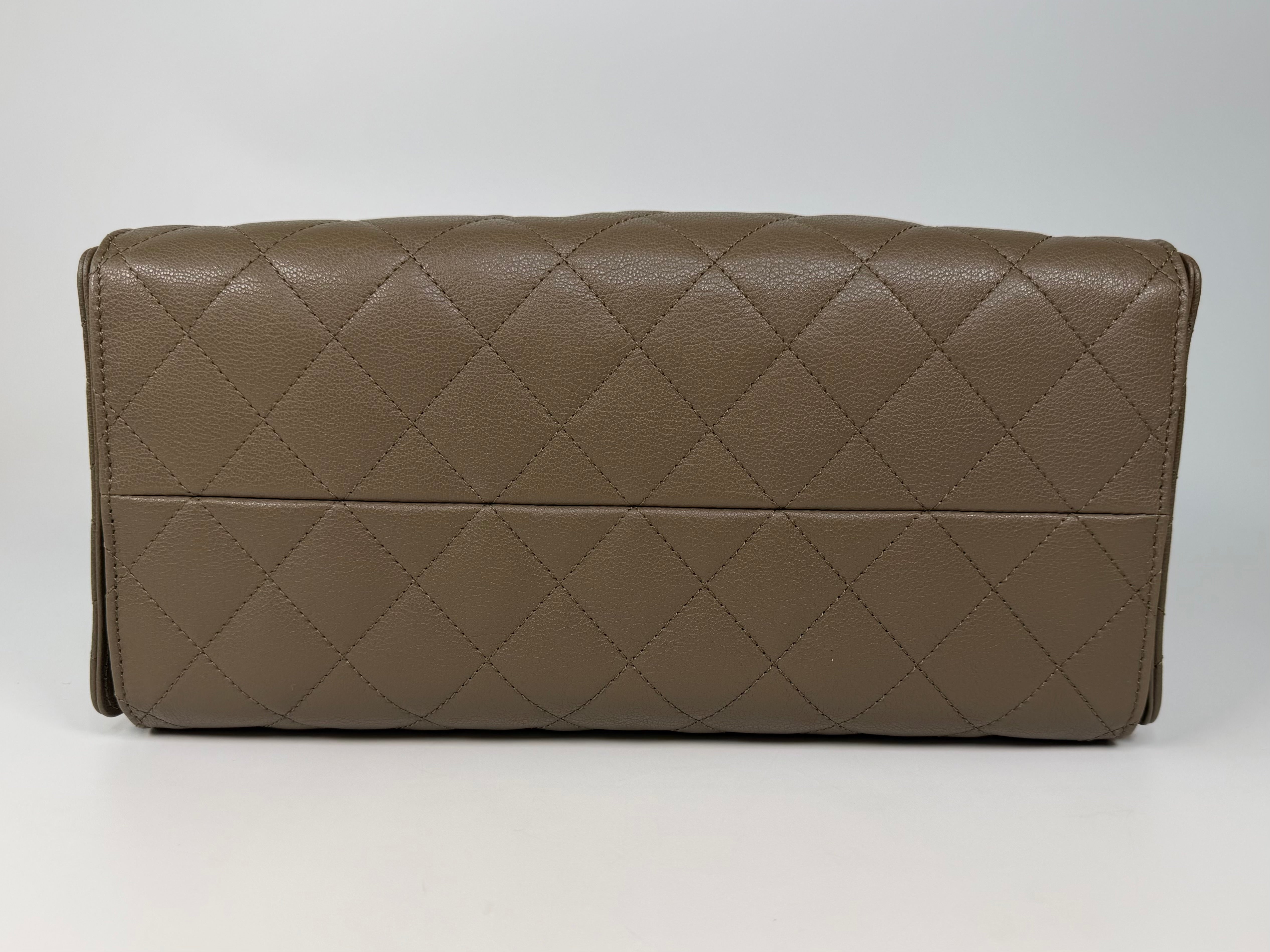 Chanel 25 Medium In Khaki Grained Calfskin With Gold Hardware
