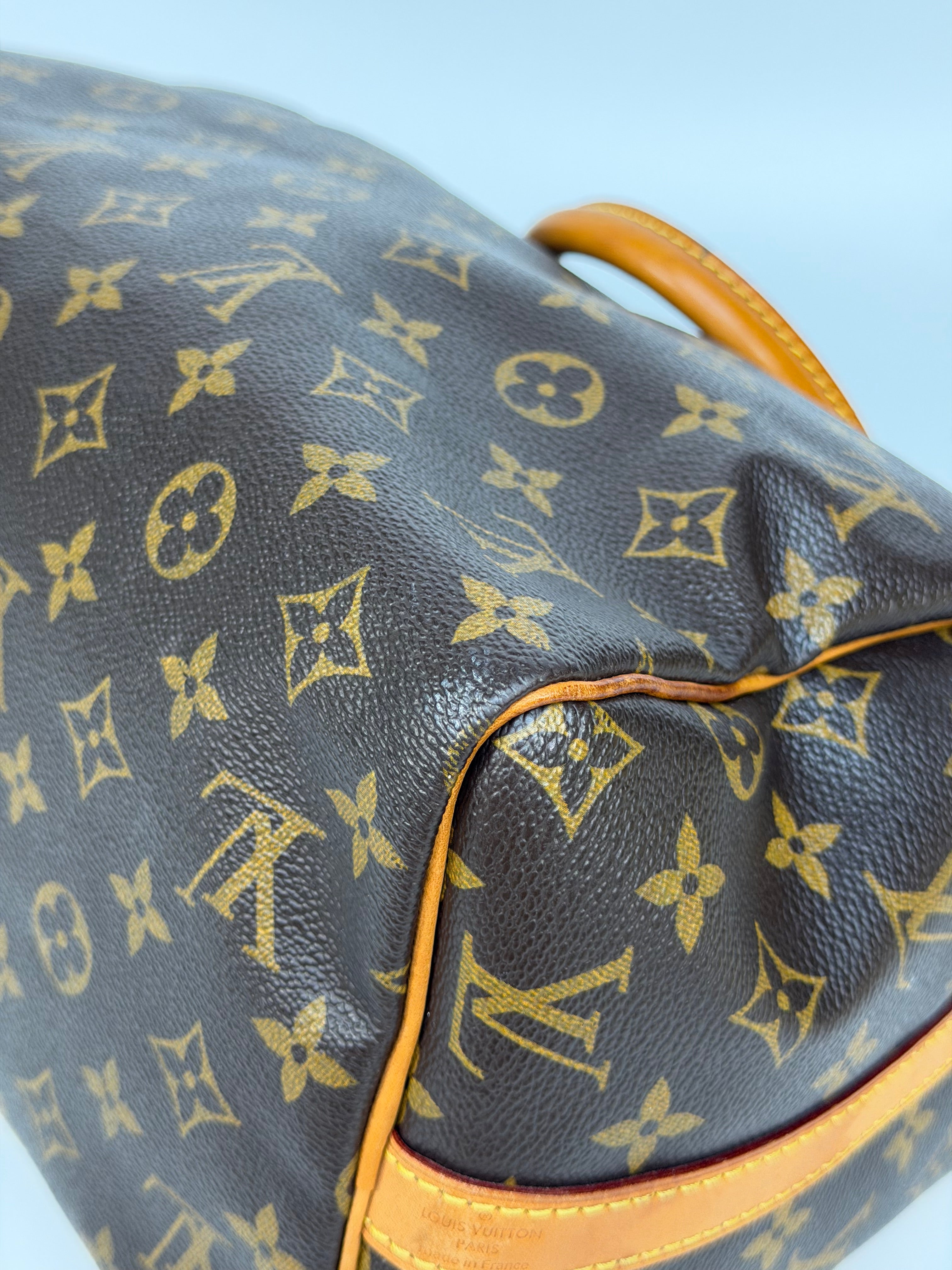 Louis Vuitton Bandoulière Speedy 30 In Monogram With Gold Hardware. Authentic and preloved in very good condition.
