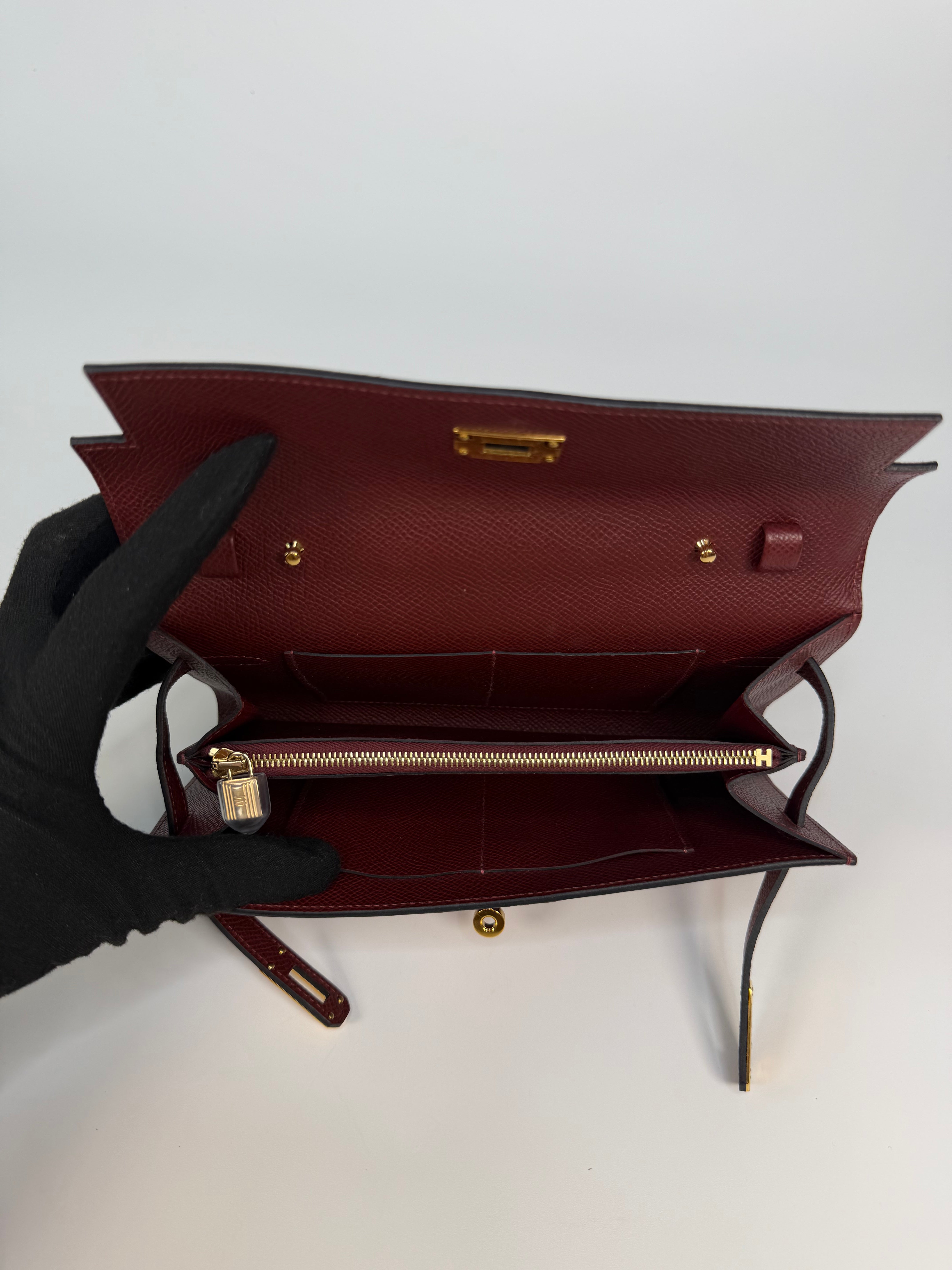 Hermès Kelly To Go In Burgundy Epsom Leather With Gold Hardware