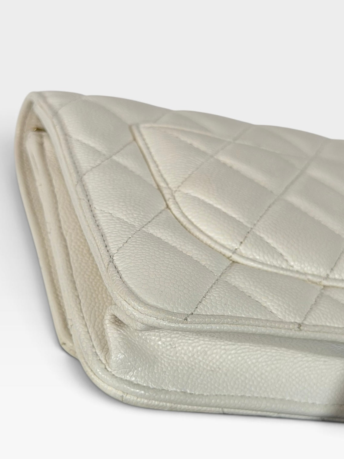 Chanel Wallet On Chain In White Caviar Leather With Gold Hardware. 100% authentic and preloved in excellent condition. 