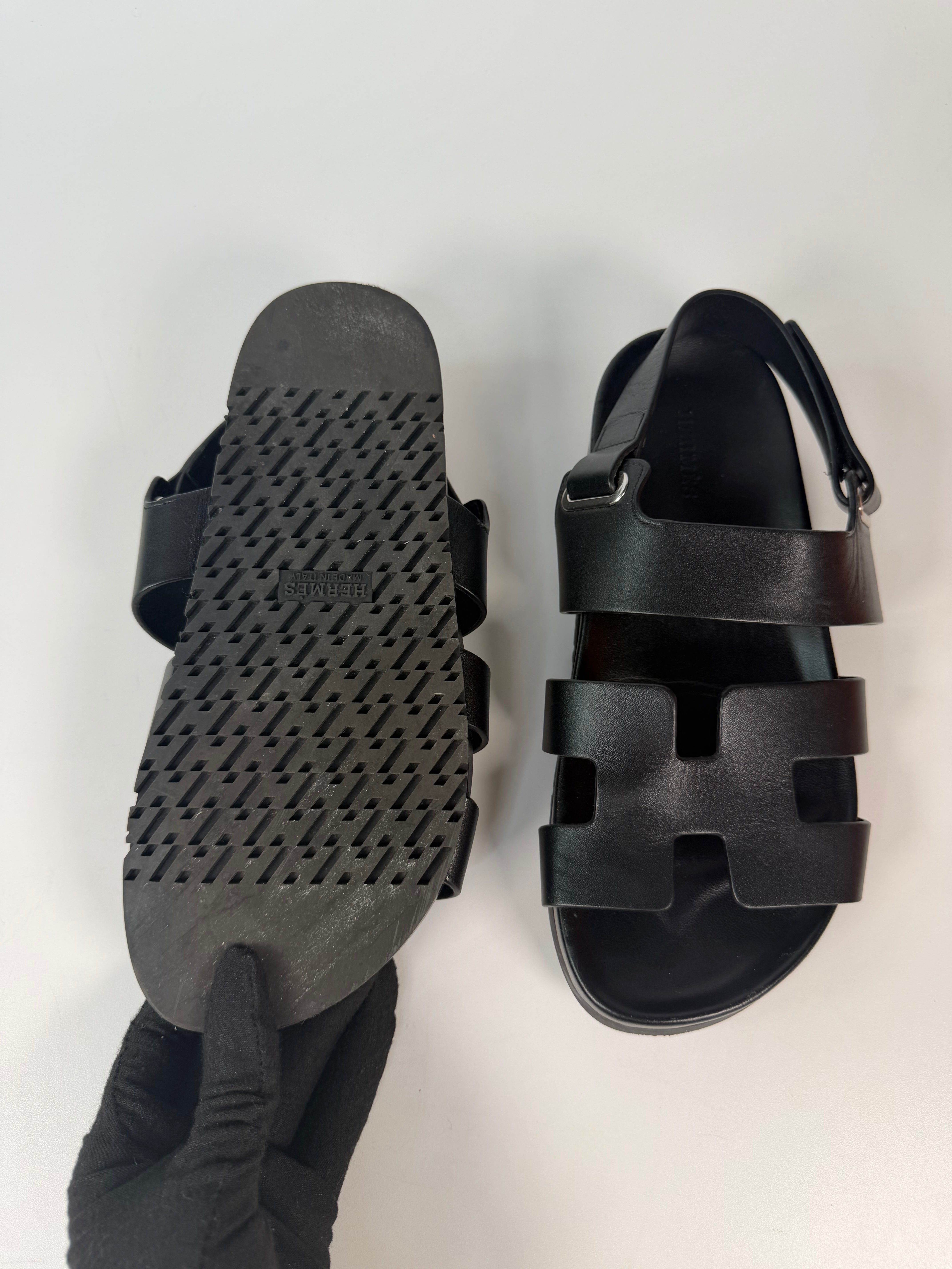 Hermès Genius Sandals In Black (Size 37/UK4) in very good condition 100% authentic and preloved
