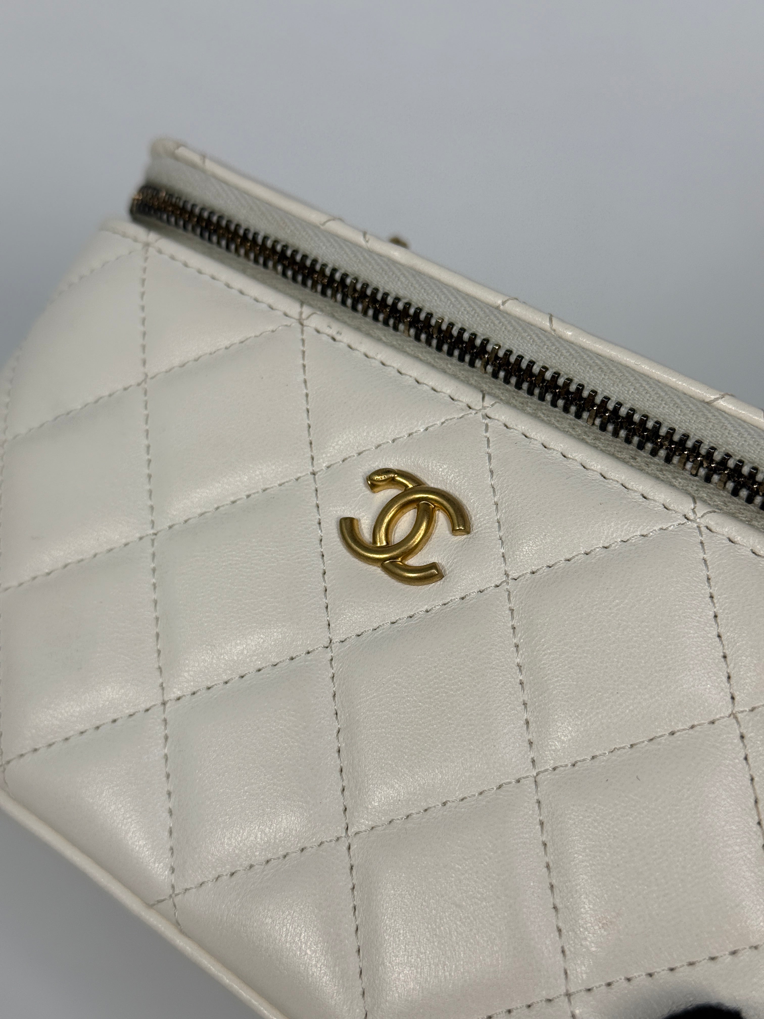 Authentic and preloved Chanel Quilted Pearl Crush Mini Vanity In White Lambskin Leather With Aged Gold Hardware