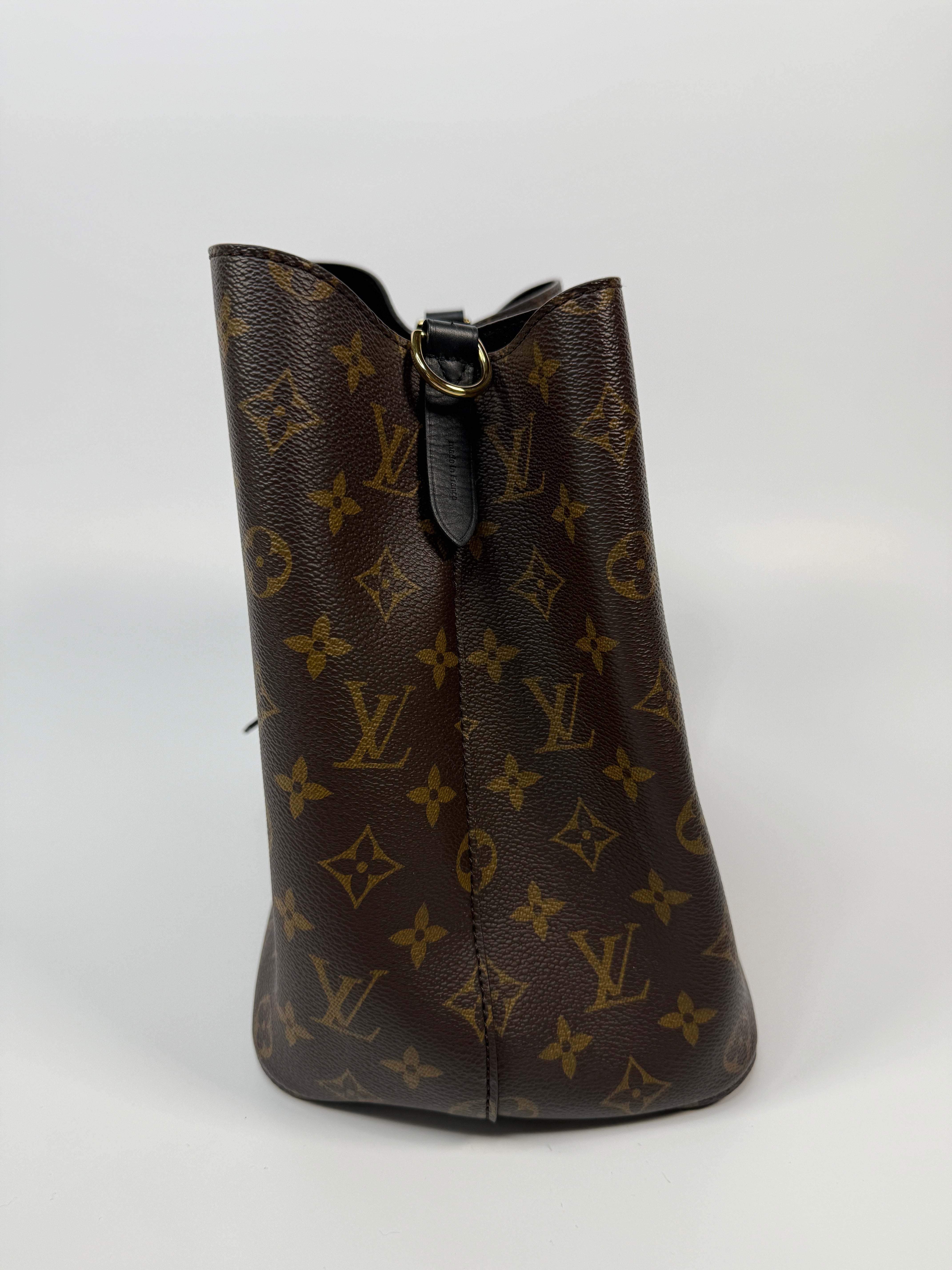 Authetic and preloved Louis Vuitton NéoNóe MM Bucket Bag In Brown Coated Canvas 
