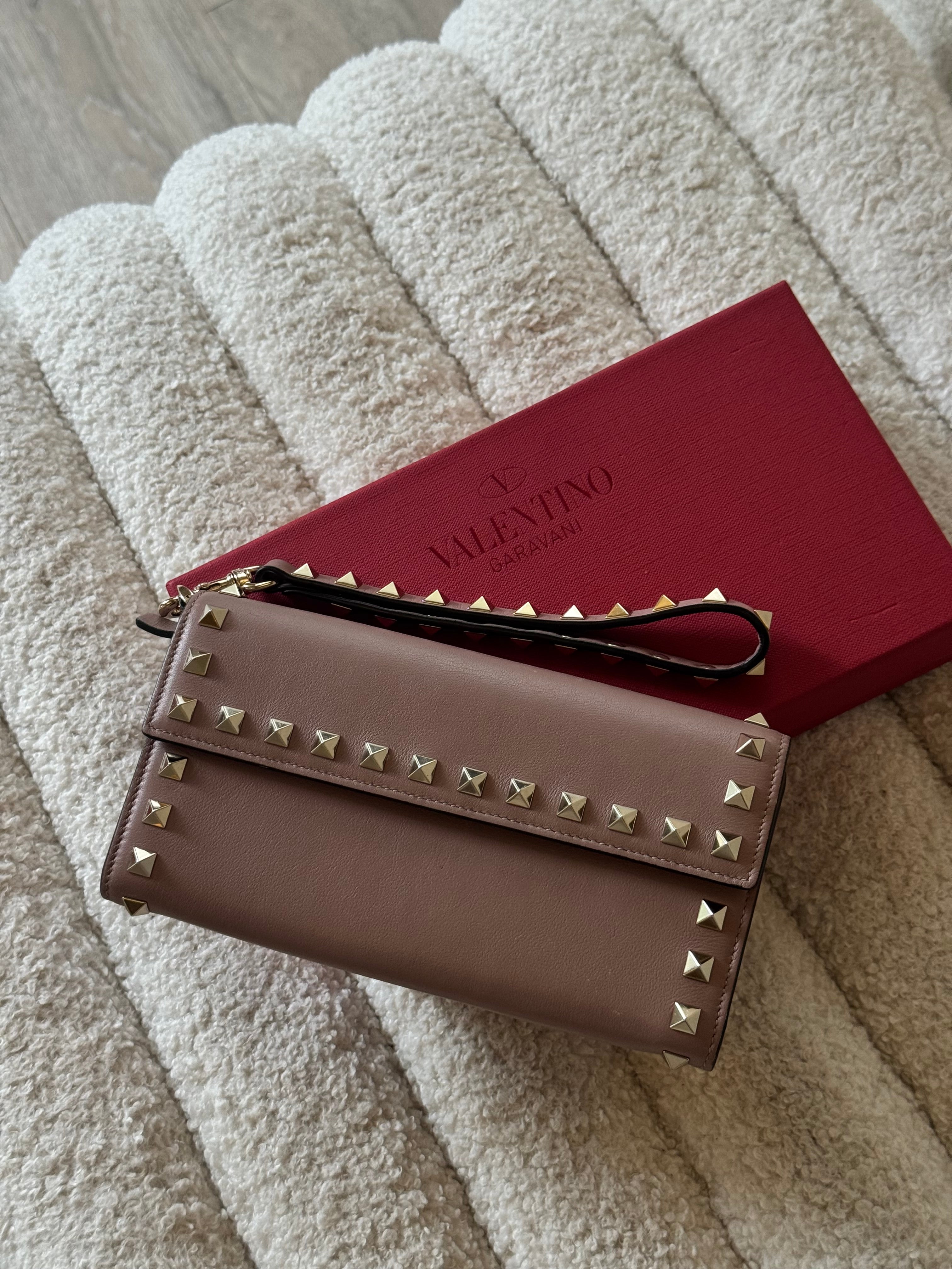 Valentino Garavani Poudre Rockstud Long Wallet