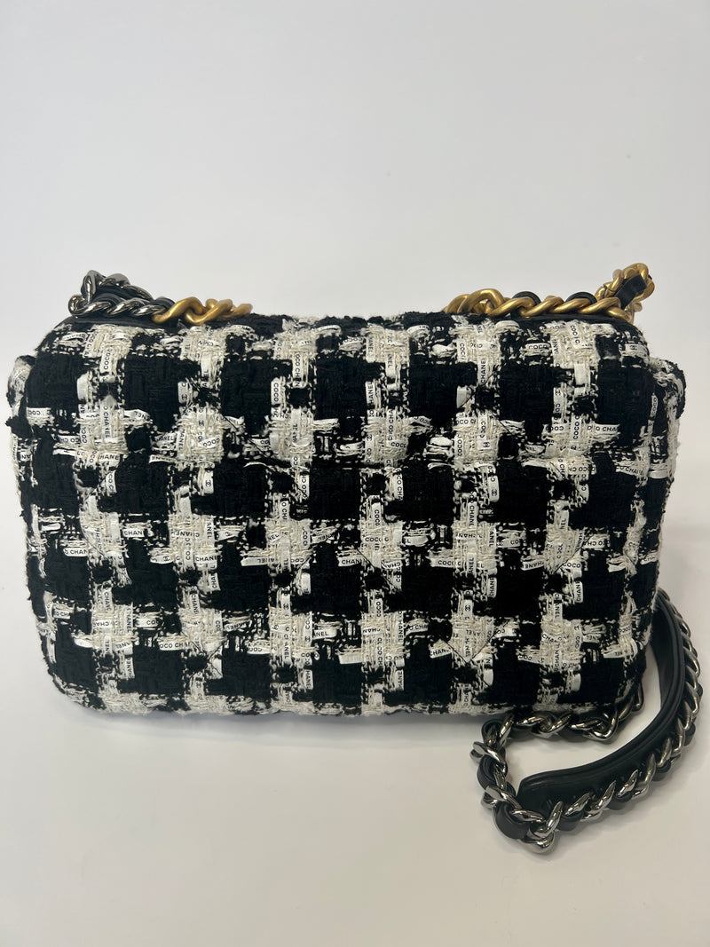 Chanel 19 Small In Houndstooth Tweed