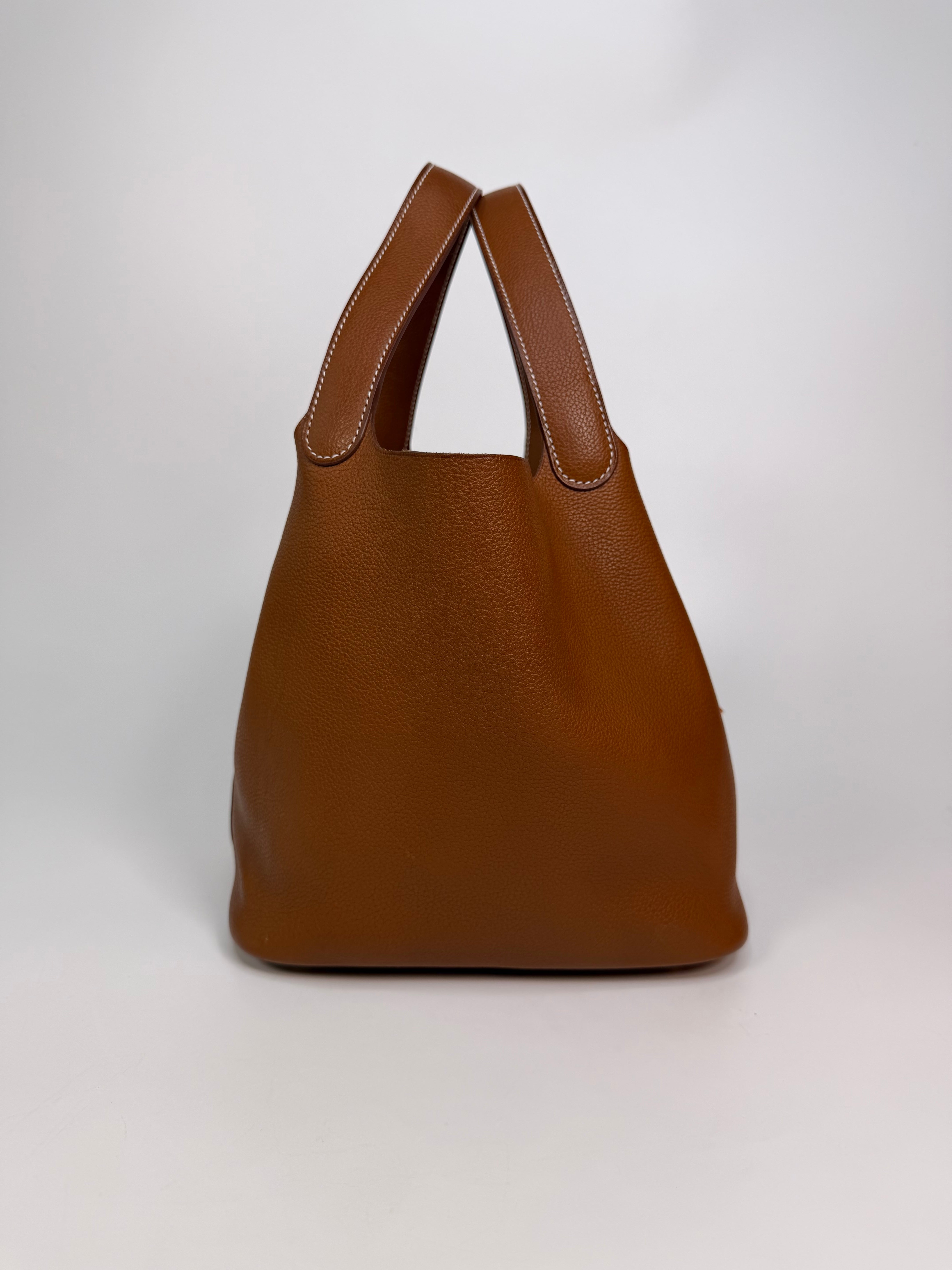Hermès Picotin 22 In Gold Barenia Fauboug Leather With Gold Hardware. Authentic and preloved in excellent condition
