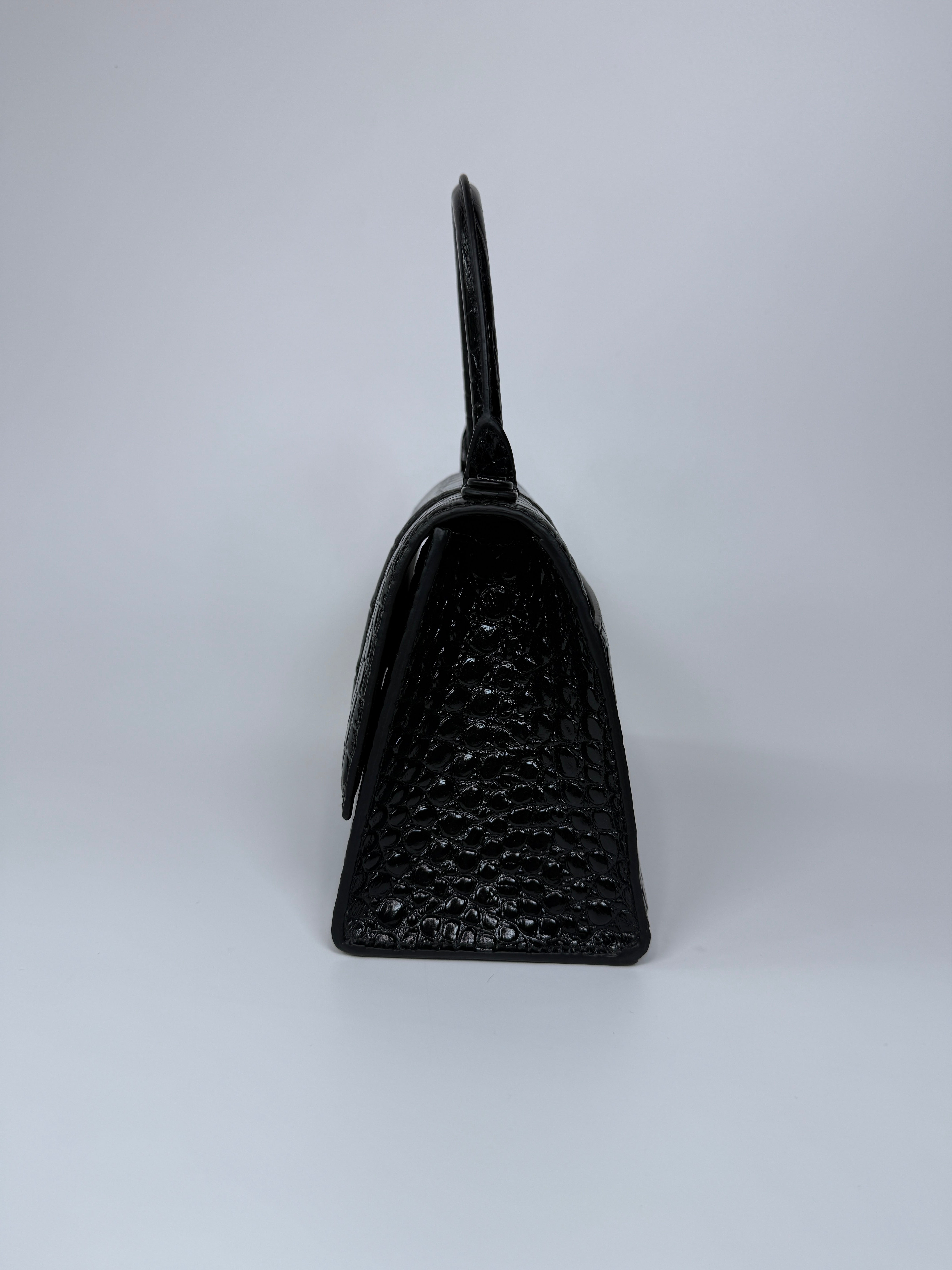 Balenciaga Small Croc Embossed Hourglass Bag In Black Leather With Black Hardware In excellent Condition.
Authentic Pre Loved Verified by Luxe Cheshire Trusted Designer resale 