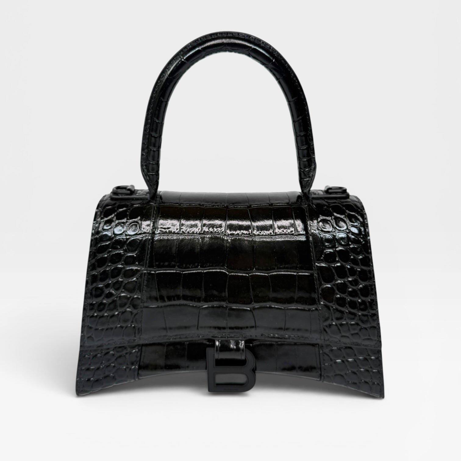 Balenciaga Small Croc Embossed Hourglass Bag In Black Leather With Black Hardware In excellent Condition.
Authentic Pre Loved Verified by Luxe Cheshire Trusted Designer resale 
