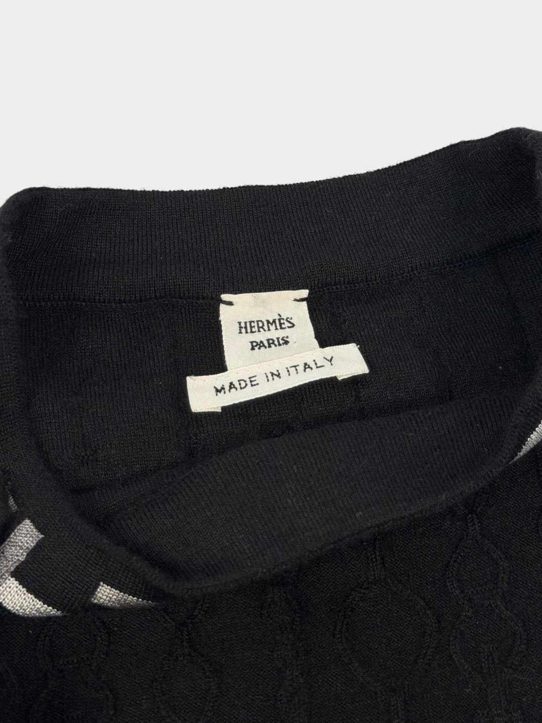 Hermès "Do Re Boucles" Short-Sleeve Sweater (Size 34/ UK6). Authentic and preloved in excellent condition. 100% guarantee. Insured next day delivery