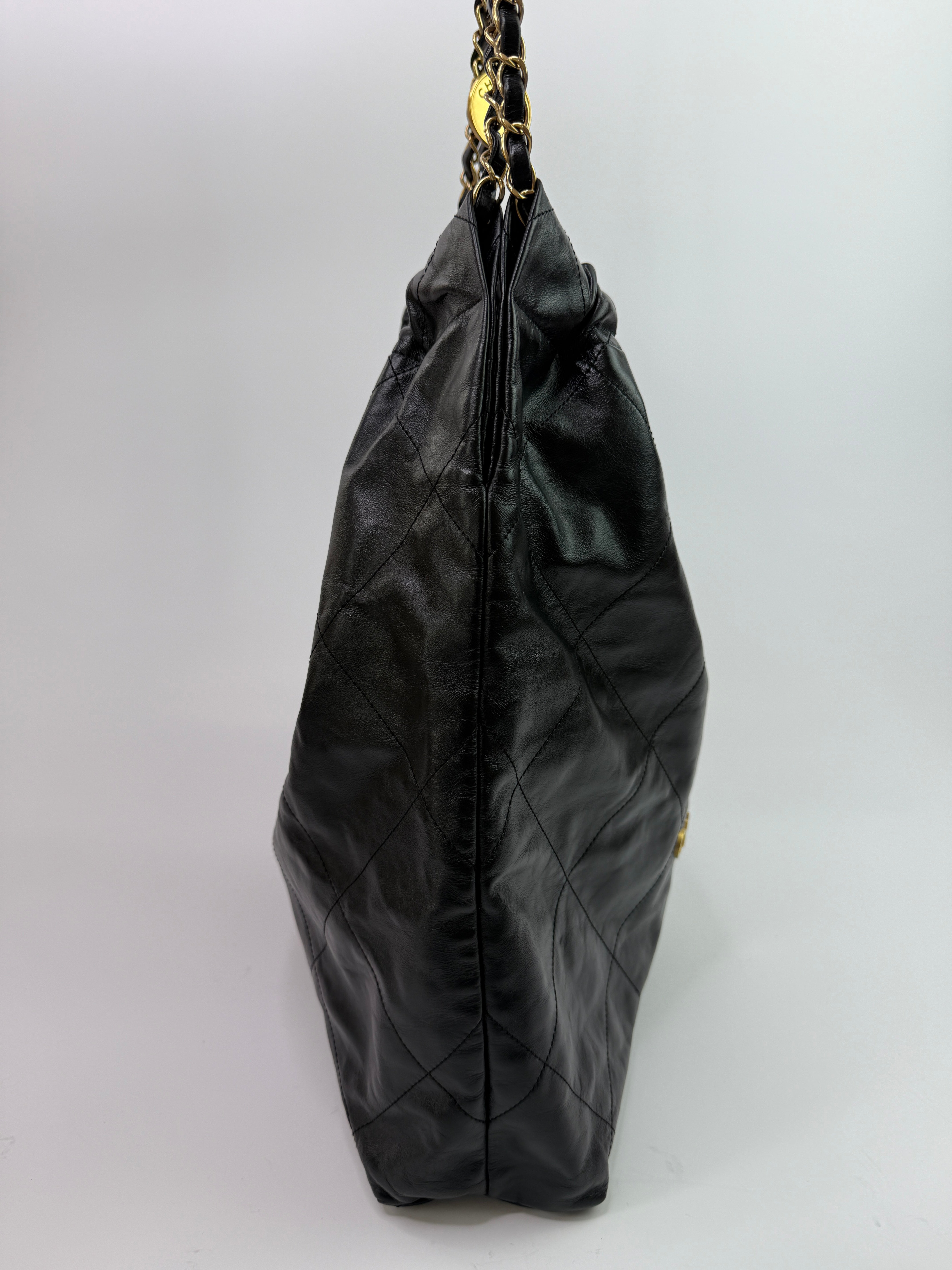 Chanel 22 Large In Black Calfskin LeatherWith Gold Hardware
Pre Loved & Authentic 