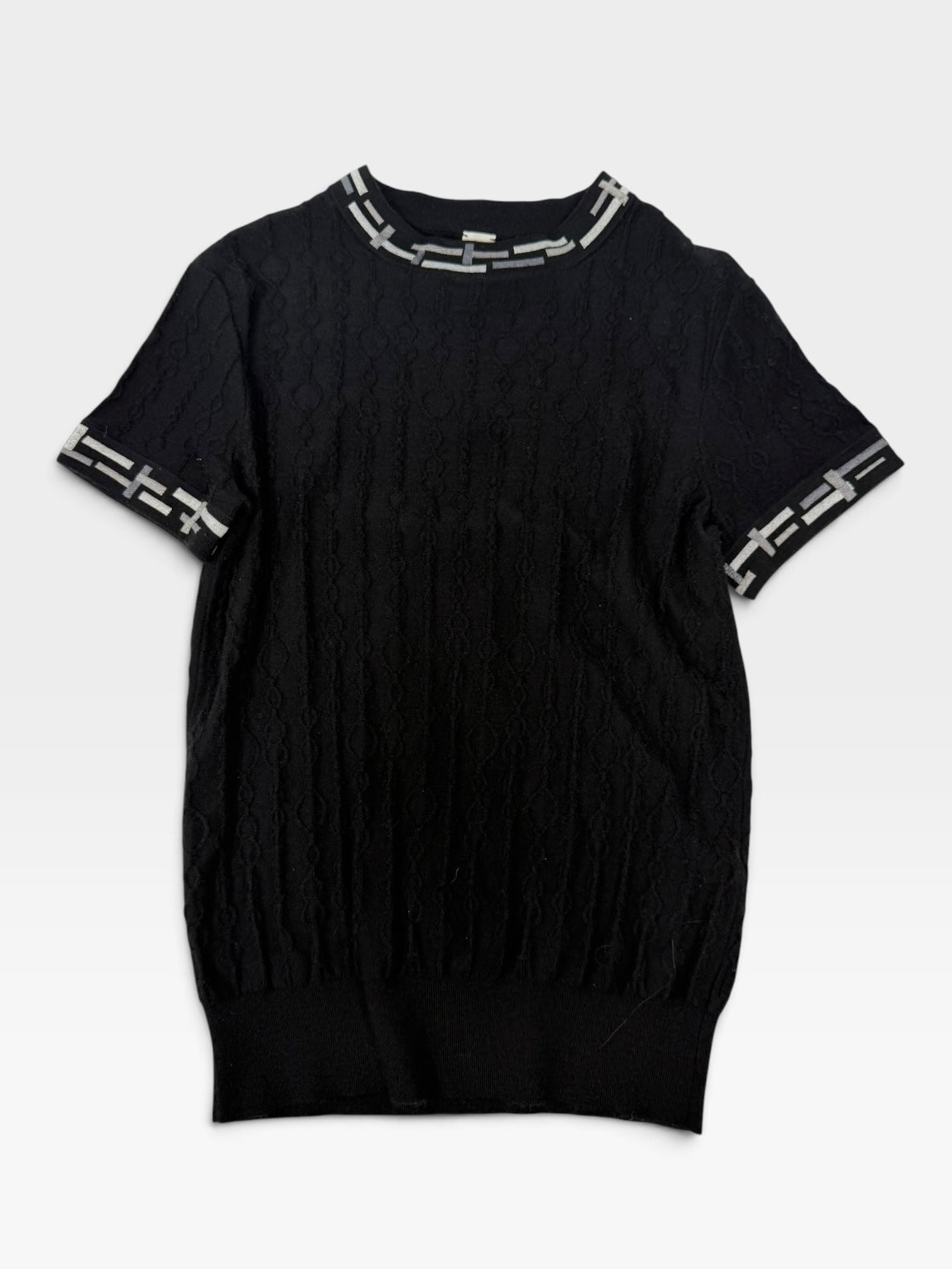 Hermès "Do Re Boucles" Short-Sleeve Sweater (Size 34/ UK6). Authentic and preloved in excellent condition. 100% guarantee. Insured next day delivery