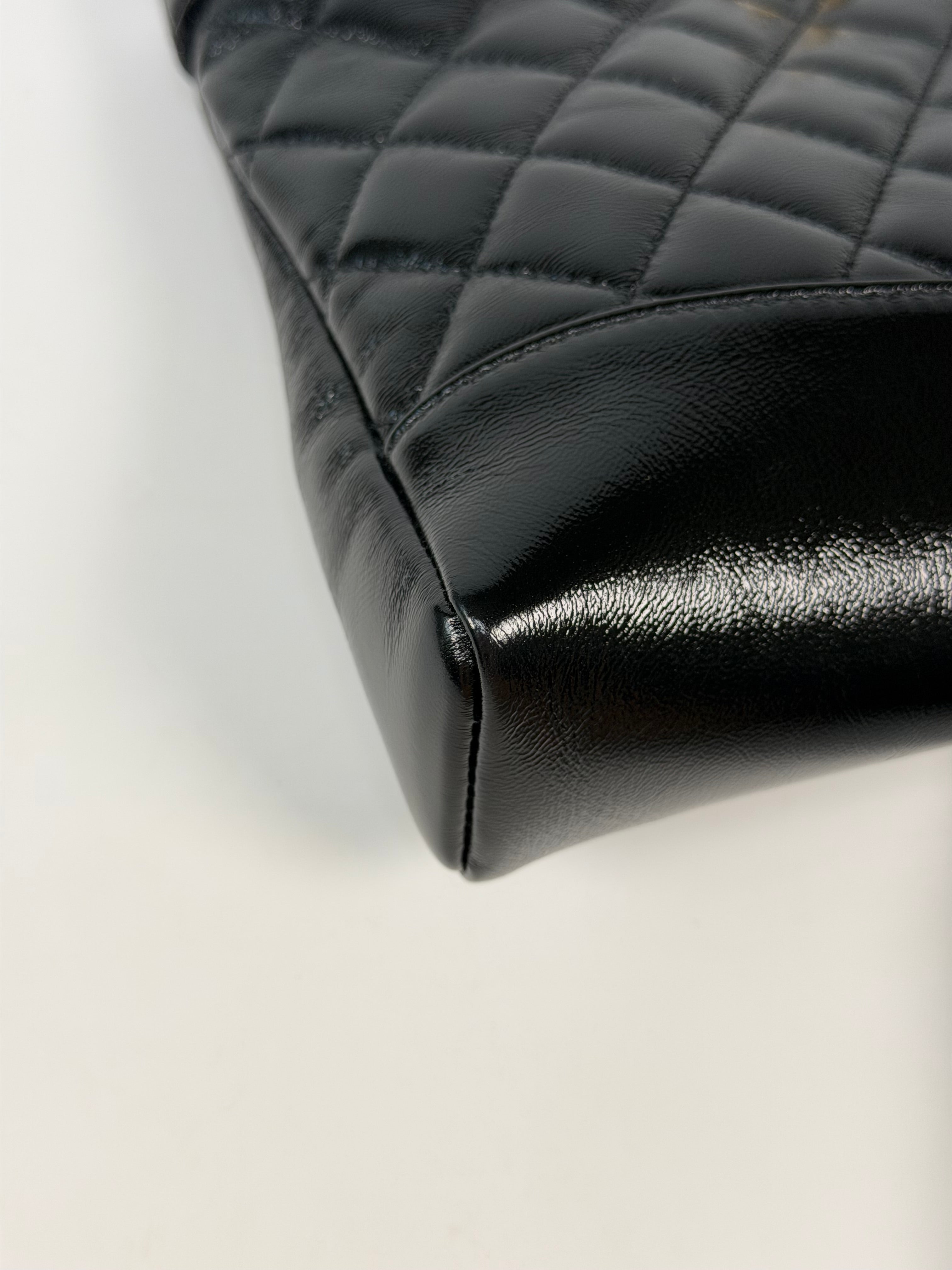 Chanel 31 Small In Black Calfskin Leather With Pale Gold Hardware
Excellent Condition, verified by Luxe Cheshire. Authentic and preloved