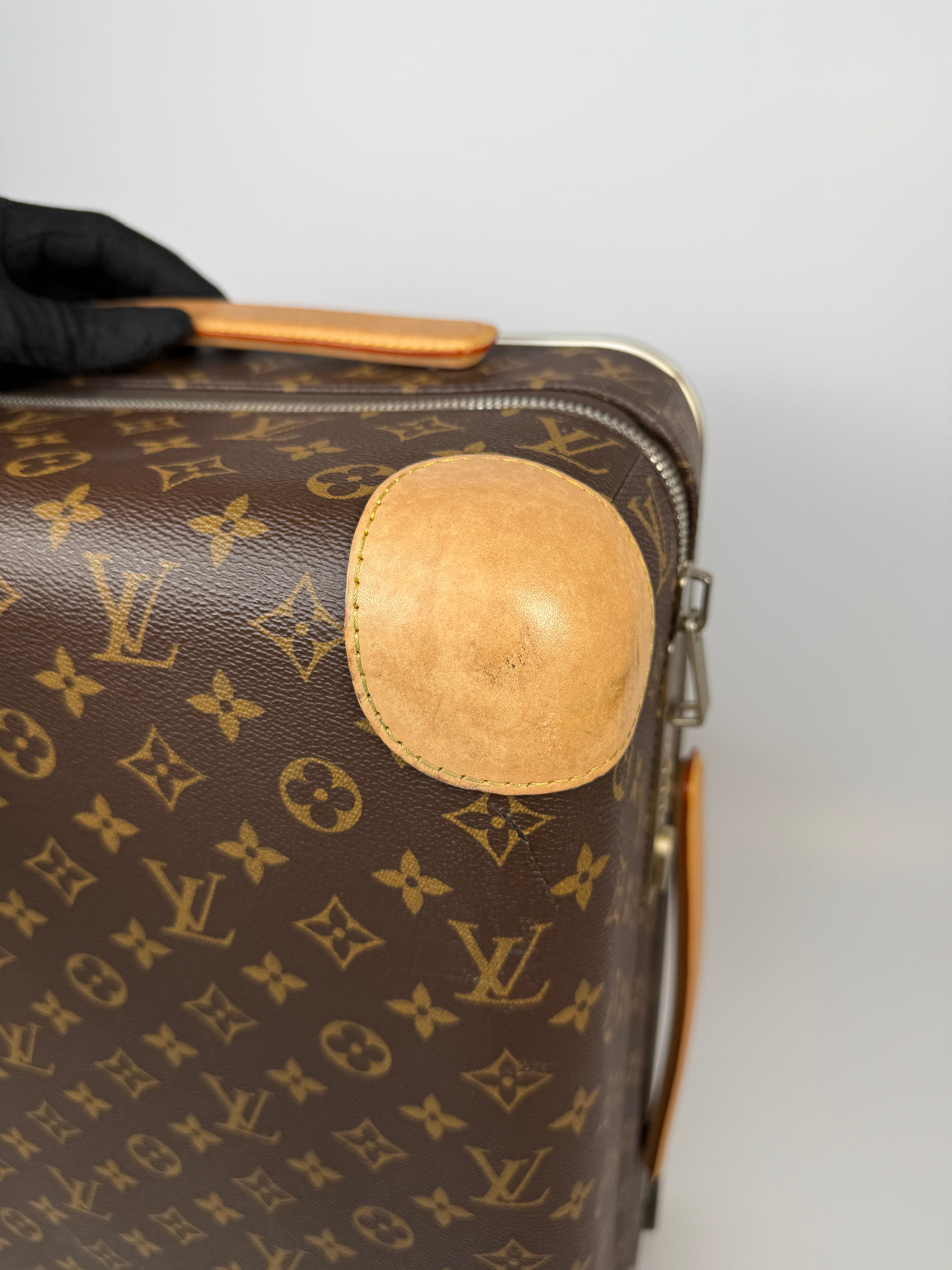 Louis Vuitton 50 Horizon Monogram Suitcase. Prevloved and Authentic In Very Goo Condition 