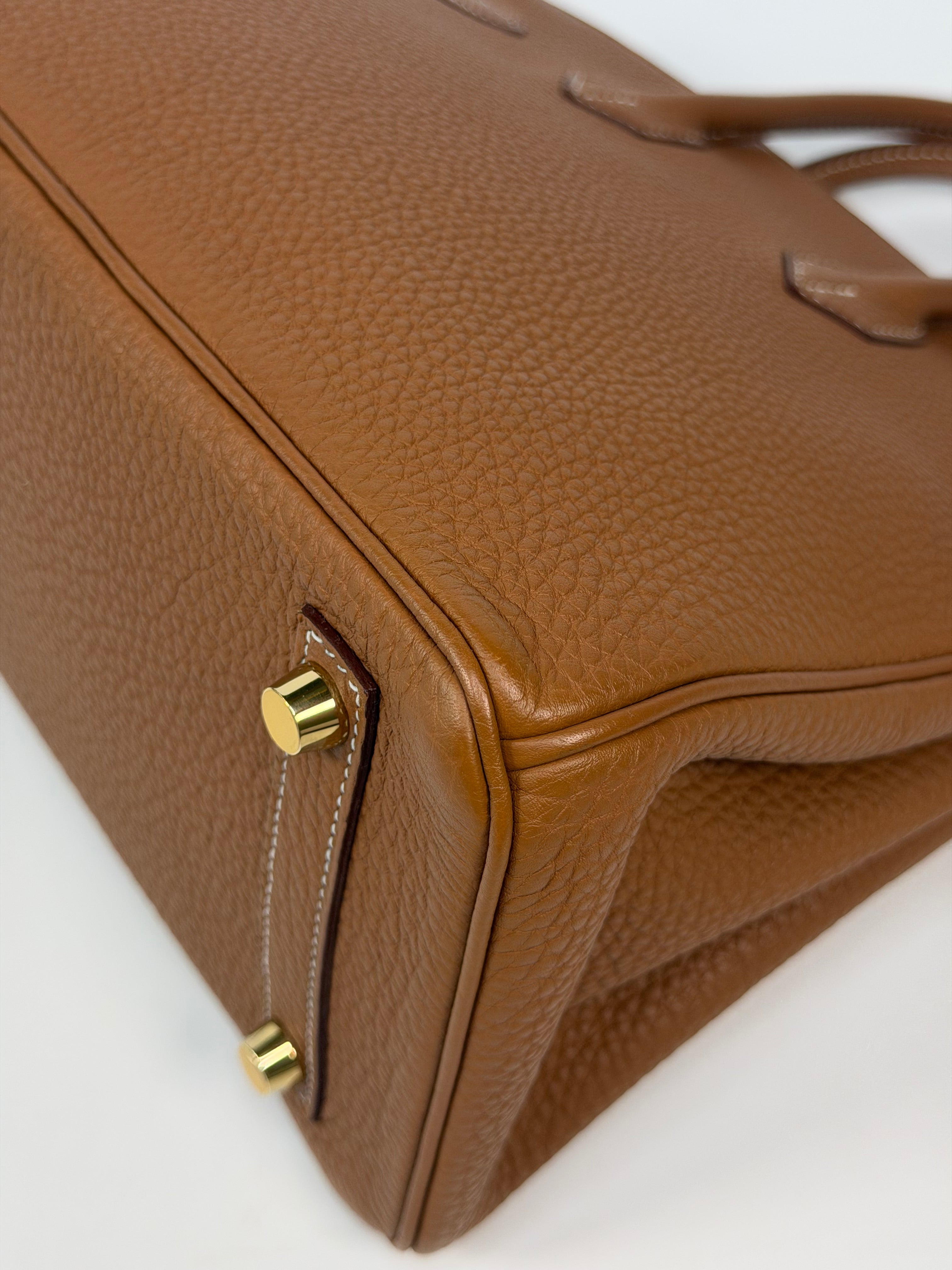 Hermès Birkin 25 In Gold Togo Leather With Gold Hardware. 100% authentic and preloved in excellent condition