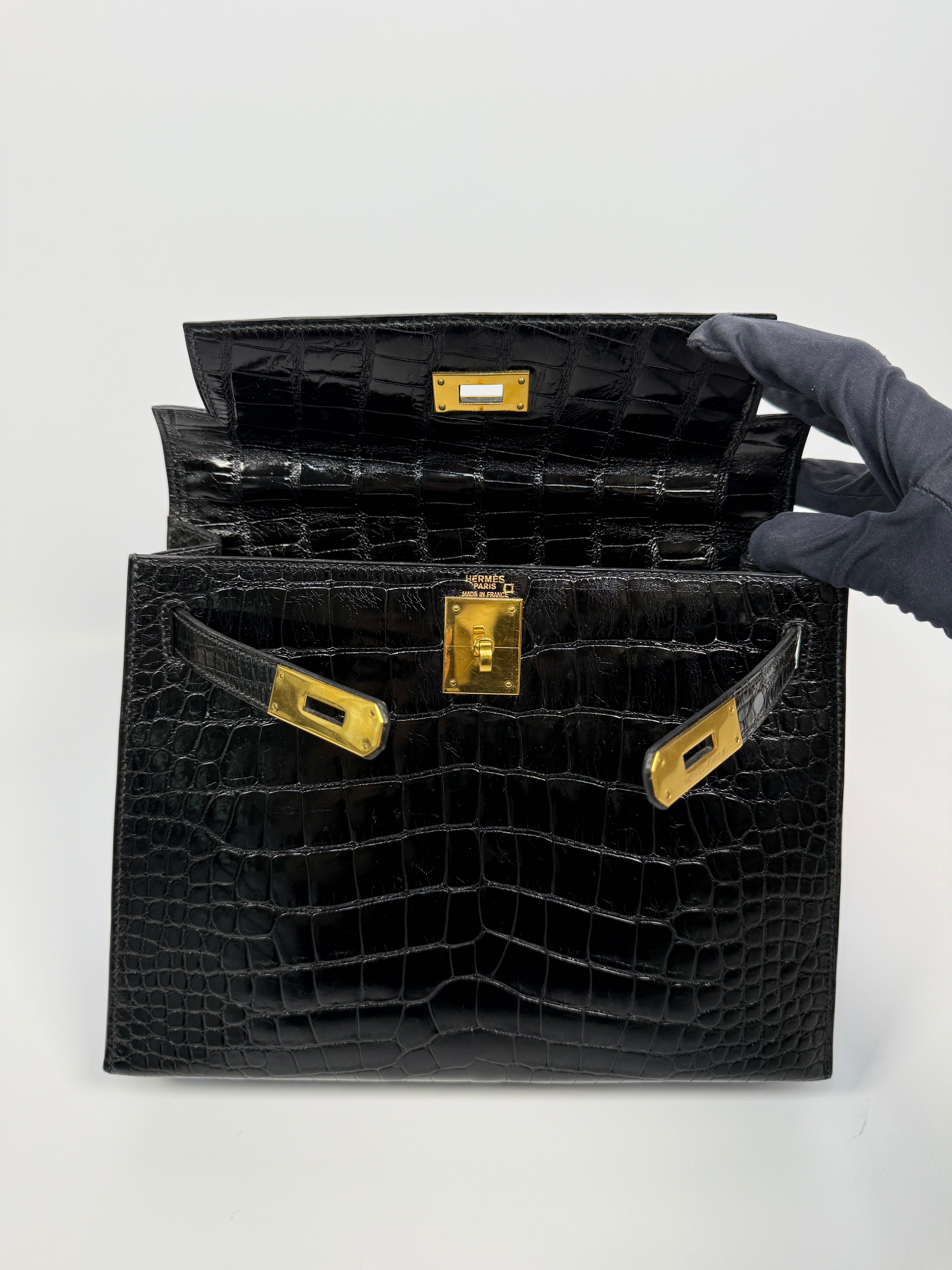 Hermès Vintage Kelly 28 In Shiny Black Crocodile With Gold Hardware Authentic