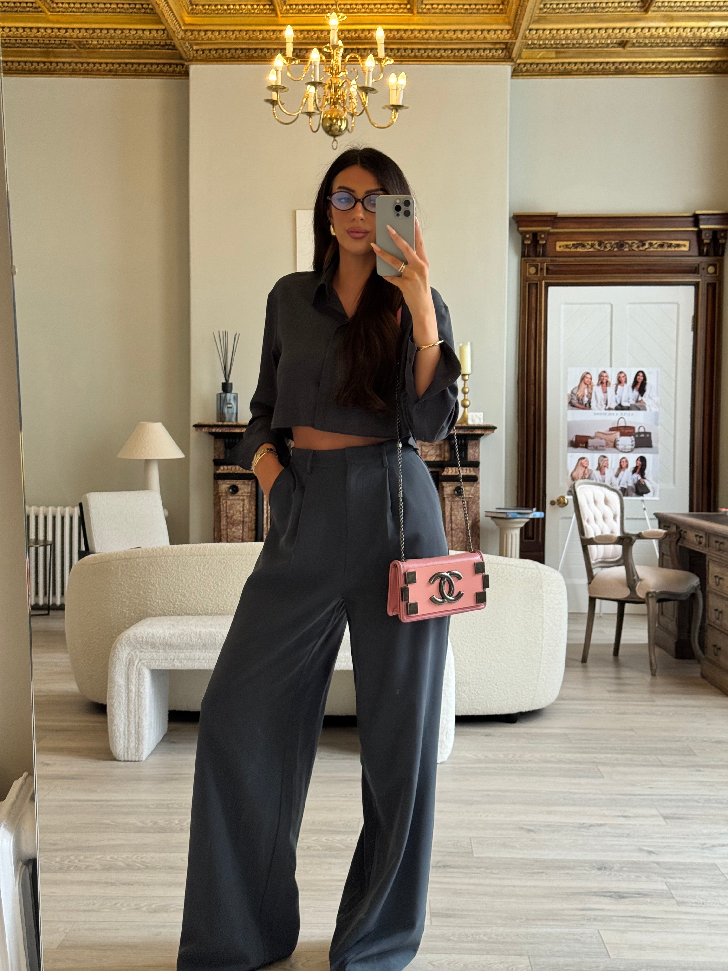 Chanel pink plexiglass Horizontal Boy Brick Bag
Pre Loved & Authentic 