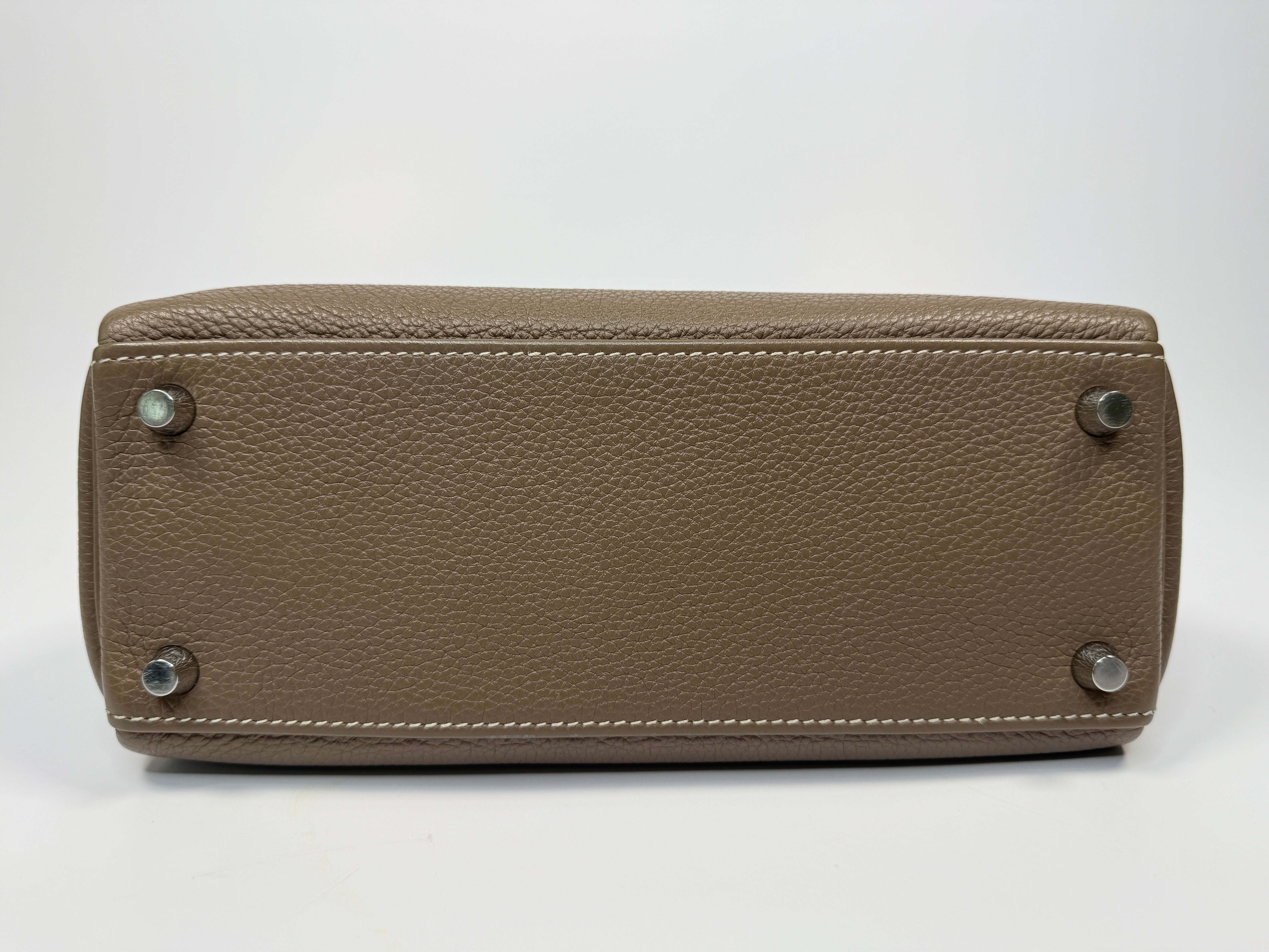 Hermès Kelly 25 In Etoupe Togo Leather With PHW