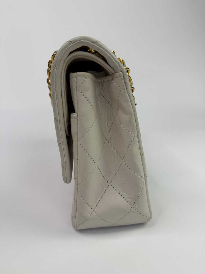 Chanel Medium Vintage Classic Flap In White Lambskin GHW