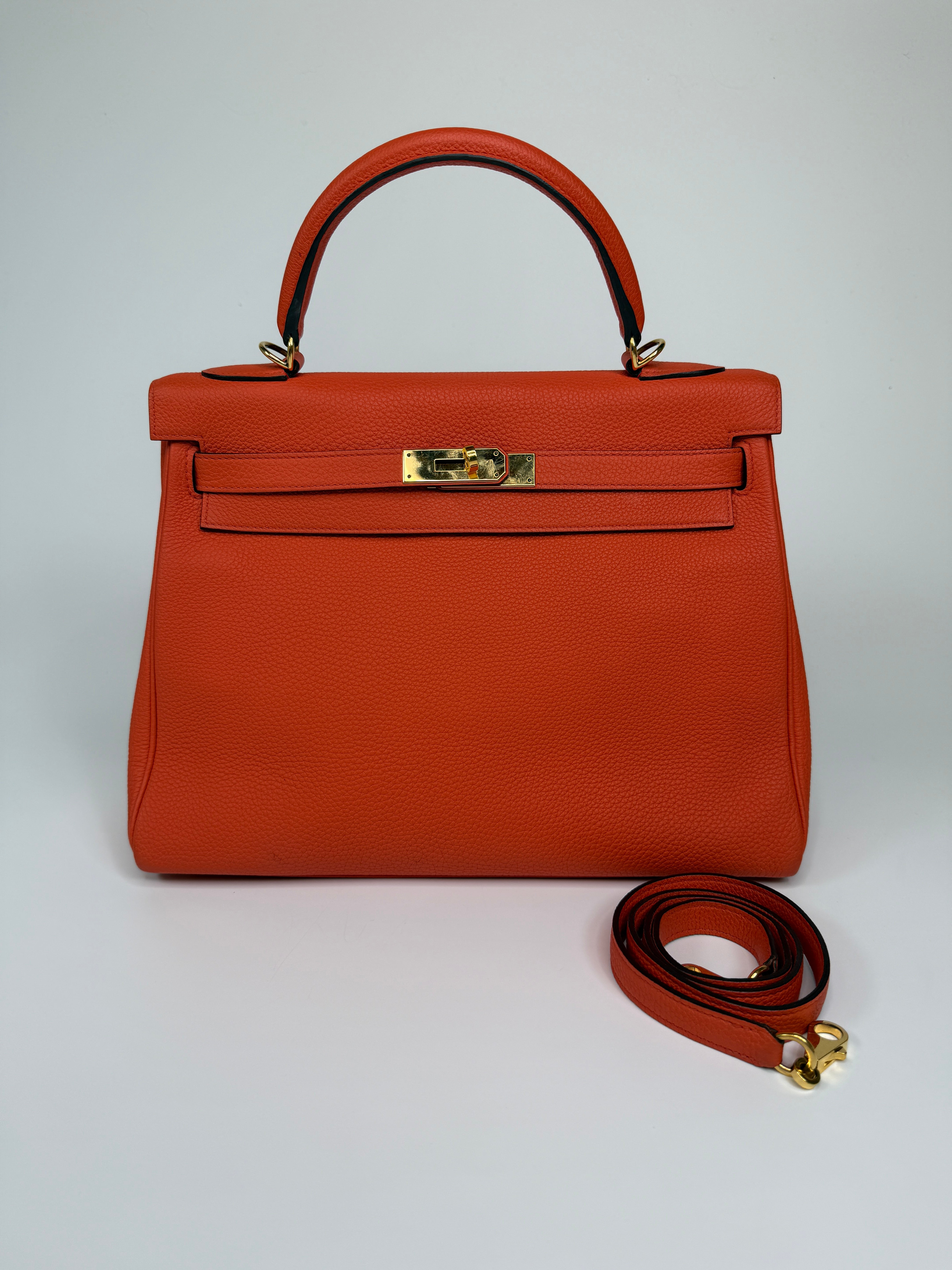 Authentic and preloved Hermès Kelly 28 In Cappucine Togo Leather Gold Hardware. Very Good Condition. 100% Authenticity guarantee 