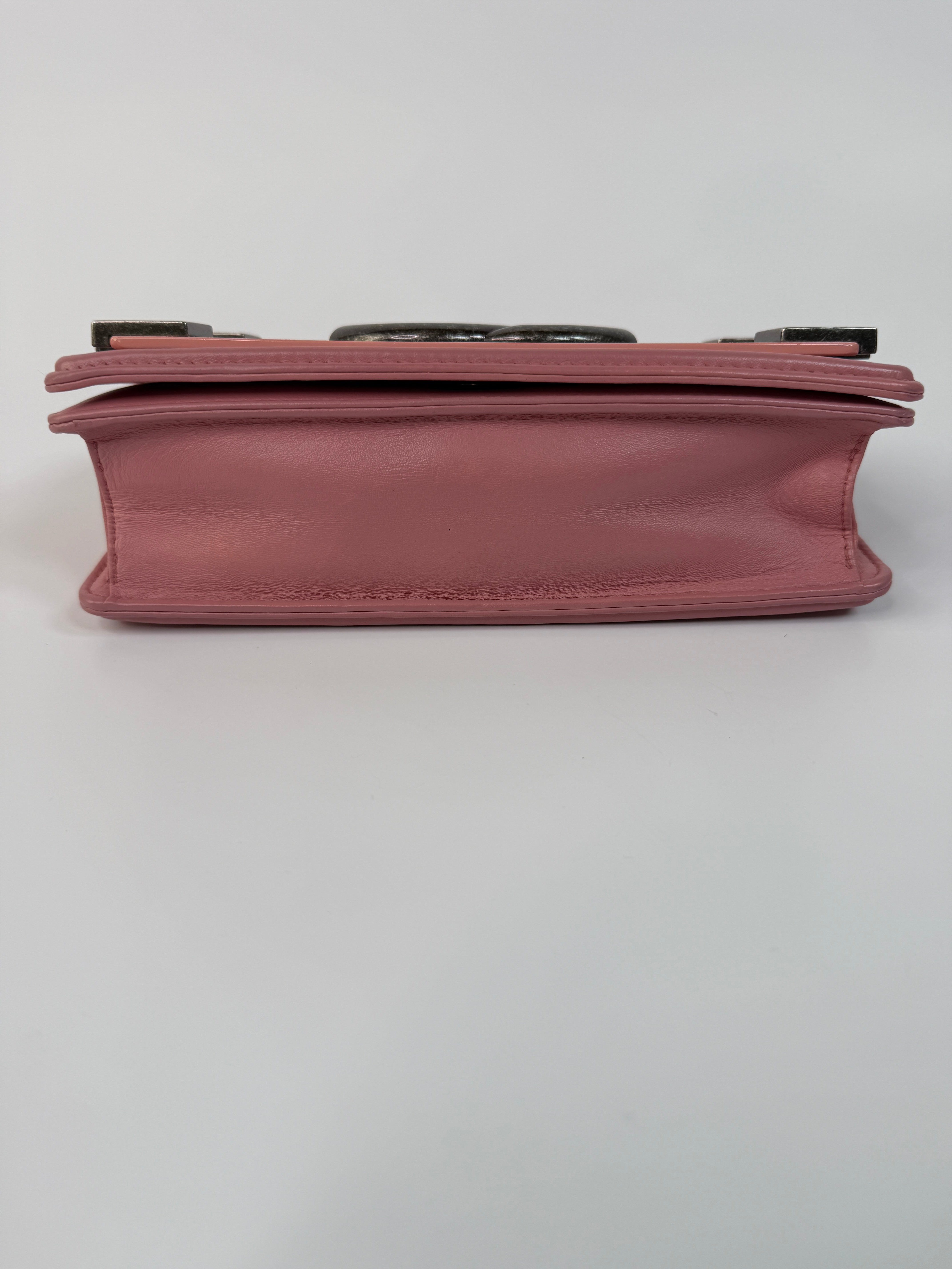 Chanel pink plexiglass Horizontal Boy Brick Bag
Pre Loved & Authentic 