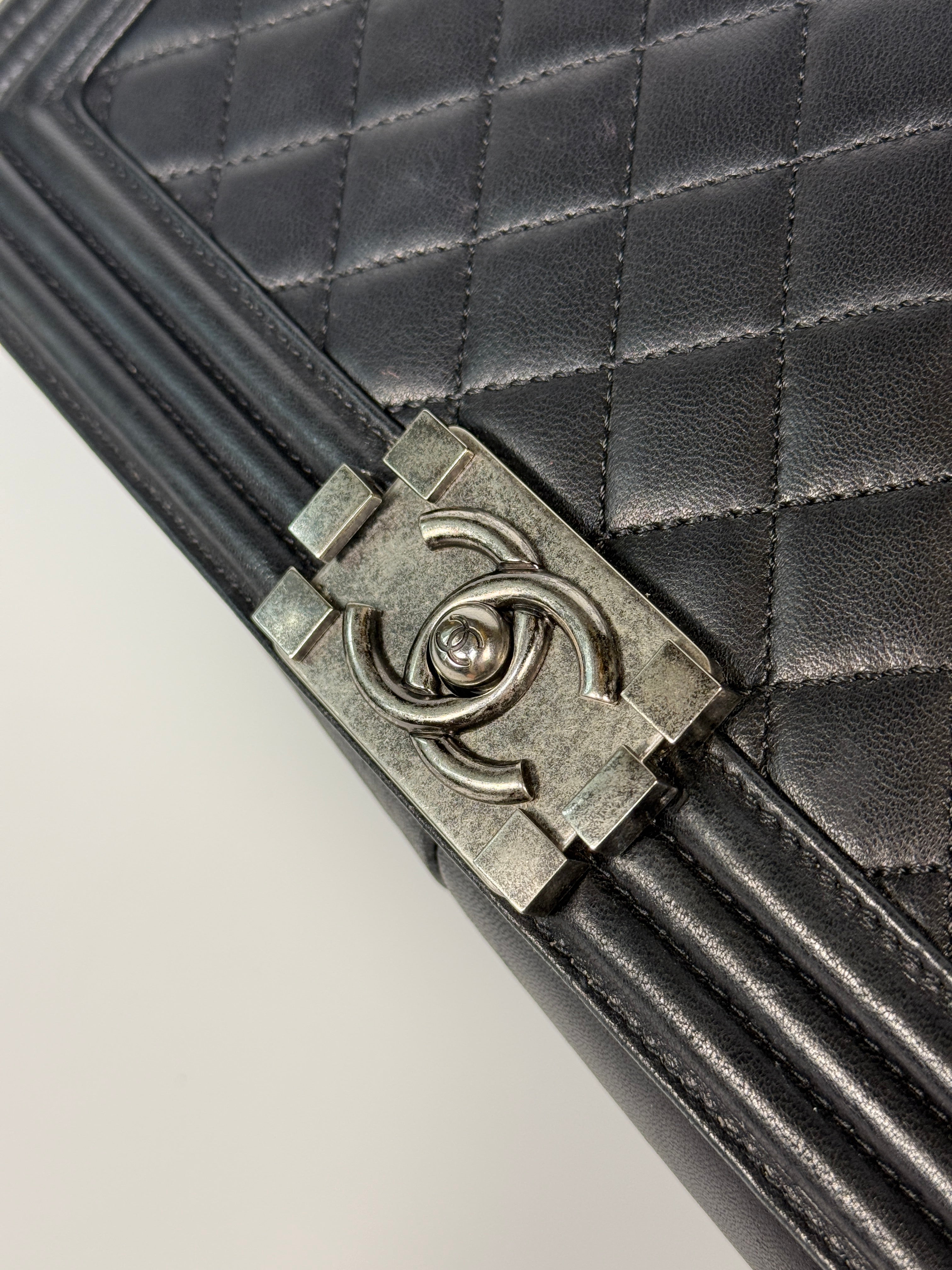 Chanel Black Lambskin Leather Large Boy Bag With Ruthenium In Excellent Condition. 100% Authenticity Guarantee 