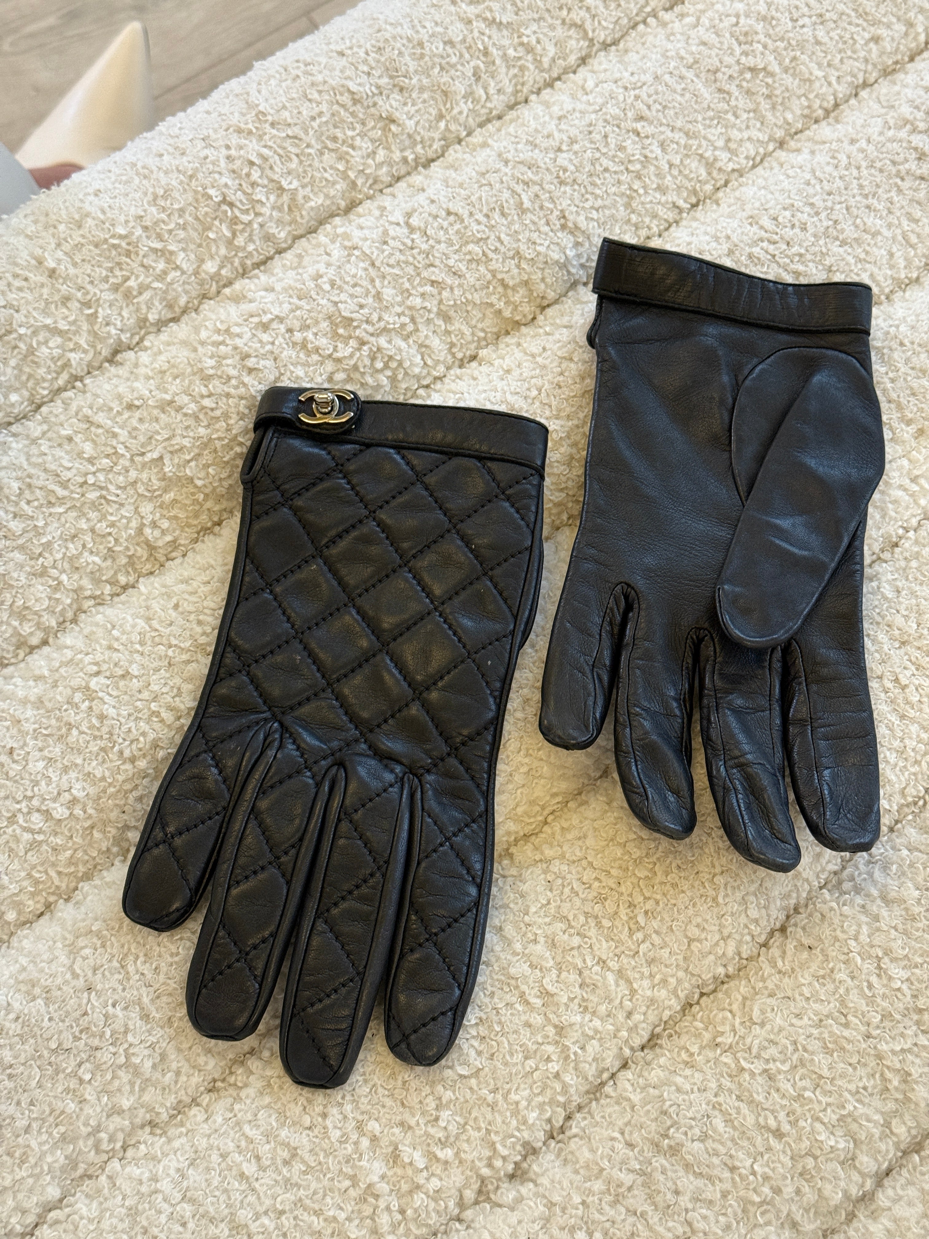 Chanel Black Lambskin Leather Gloves. Excellent Condition. Authentic and preloved. 