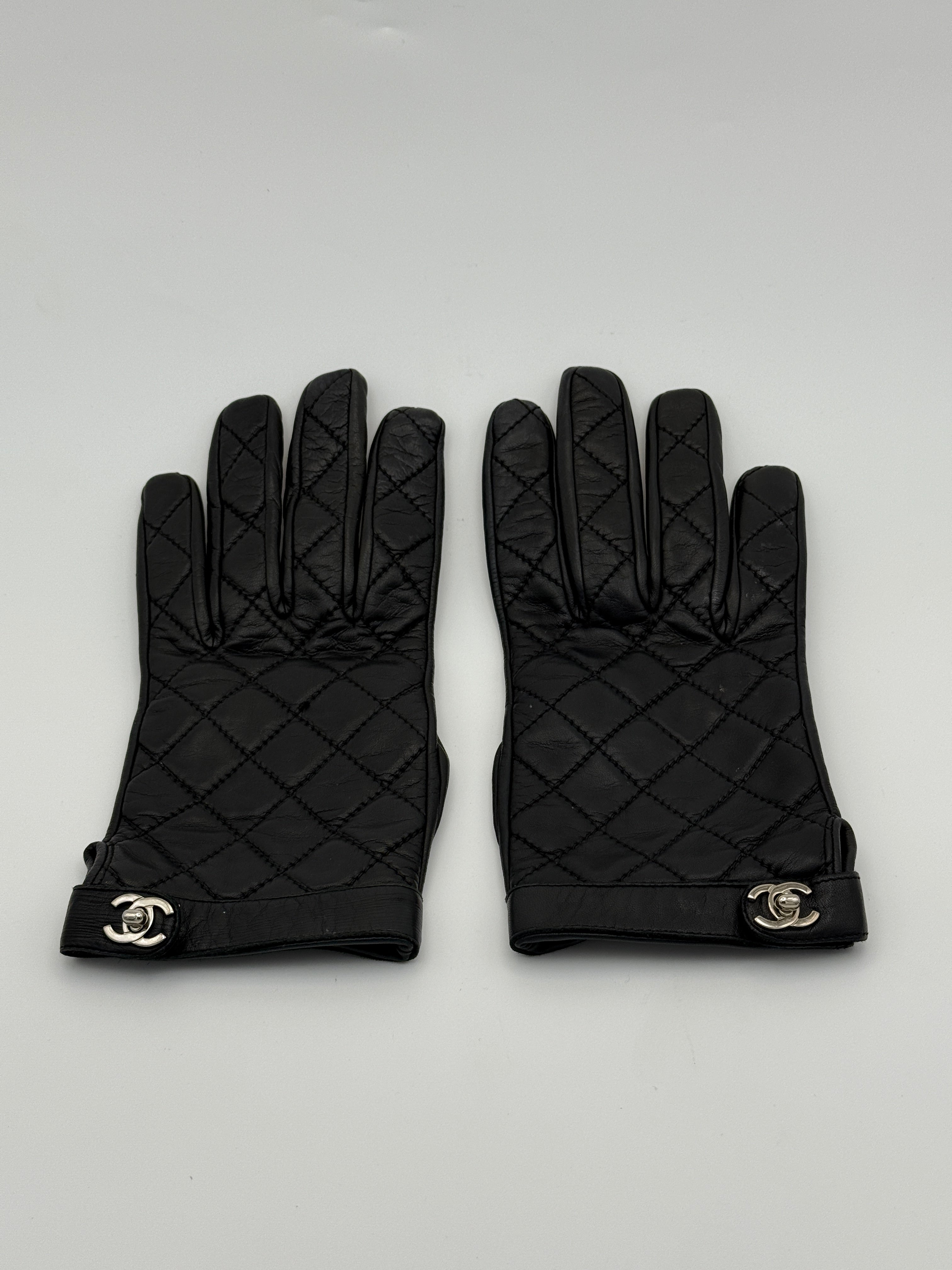 Chanel Black Lambskin Leather Gloves. Excellent Condition. Authentic and preloved. 