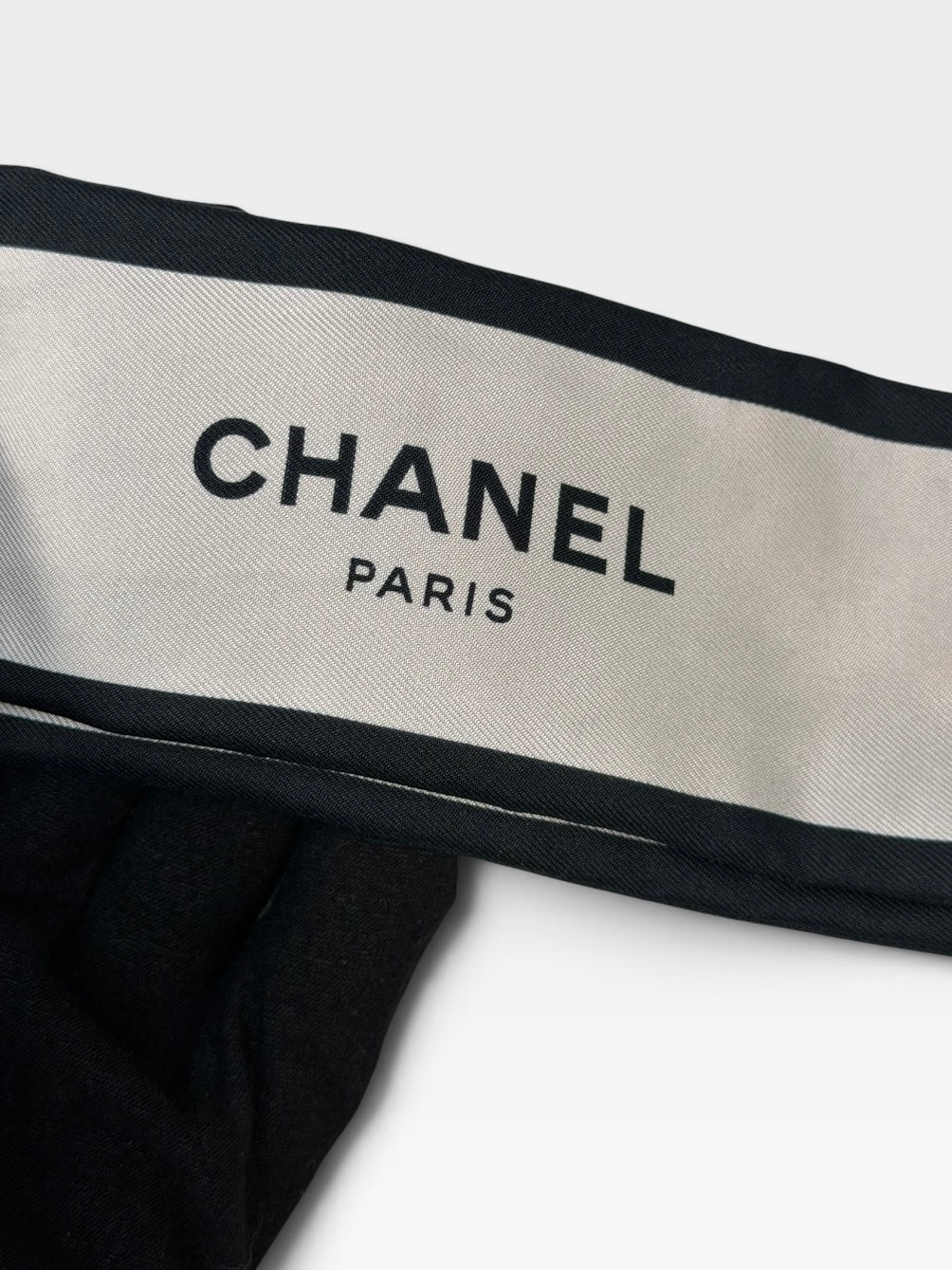 Chanel Slim Bandeau Silk Twill In Black & White Multicolour. 100% authentic and preloved in excellent condition