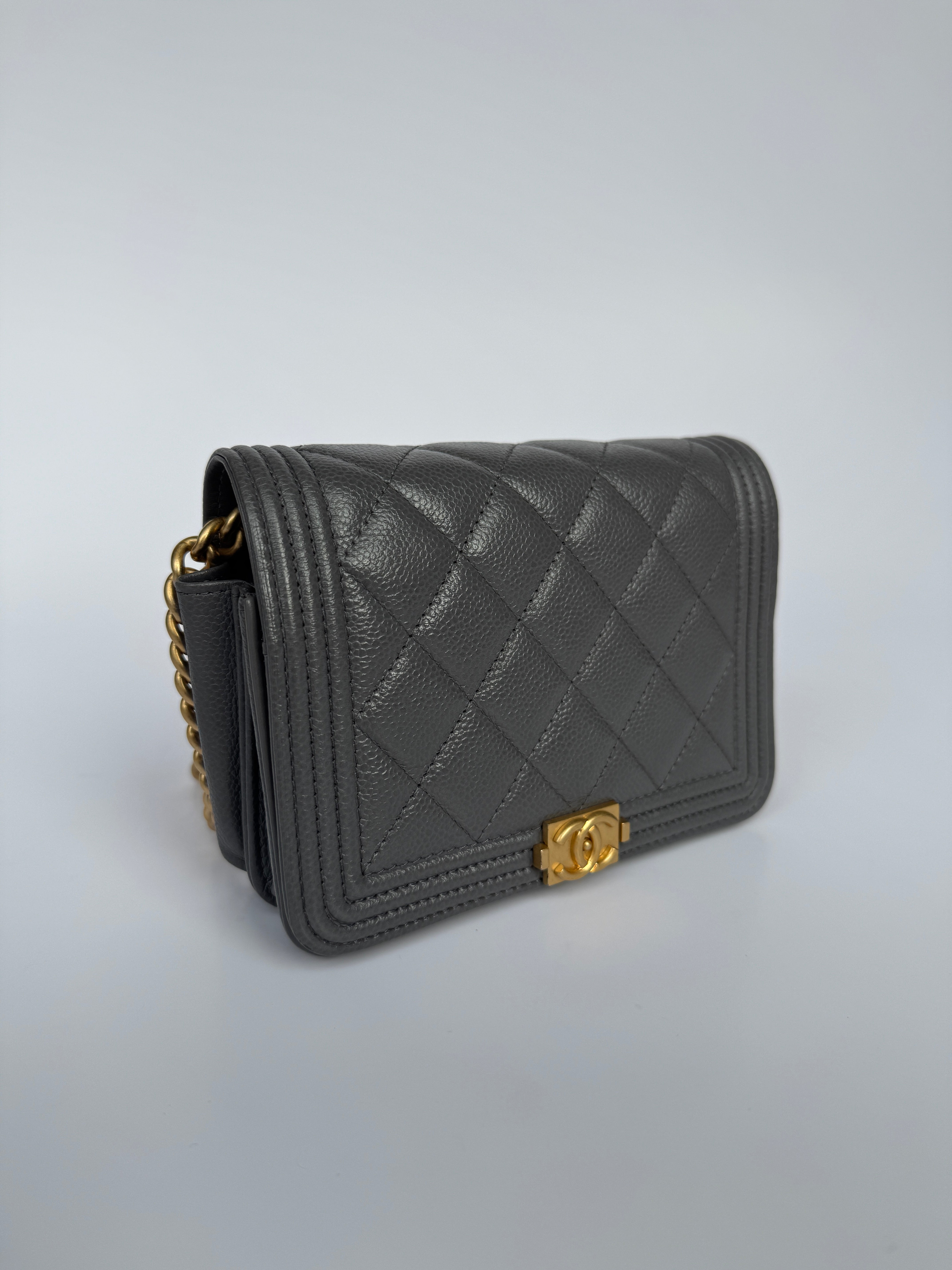 Chanel Boy Square Wallet On Chain In Grey Caviar Gold Hardware
Pre Loved & Authentic 
