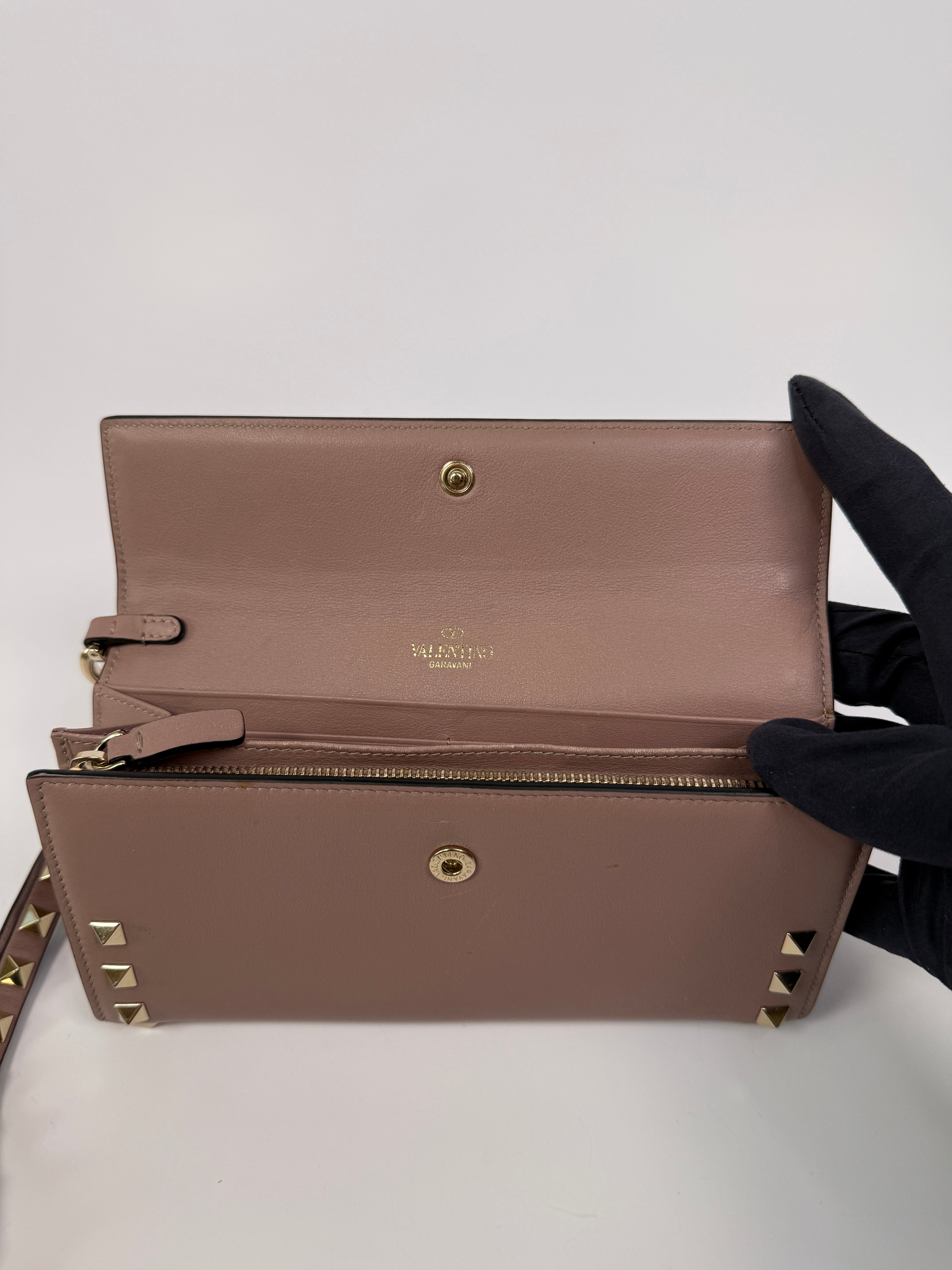 Valentino Garavani Poudre Rockstud Long Wallet
