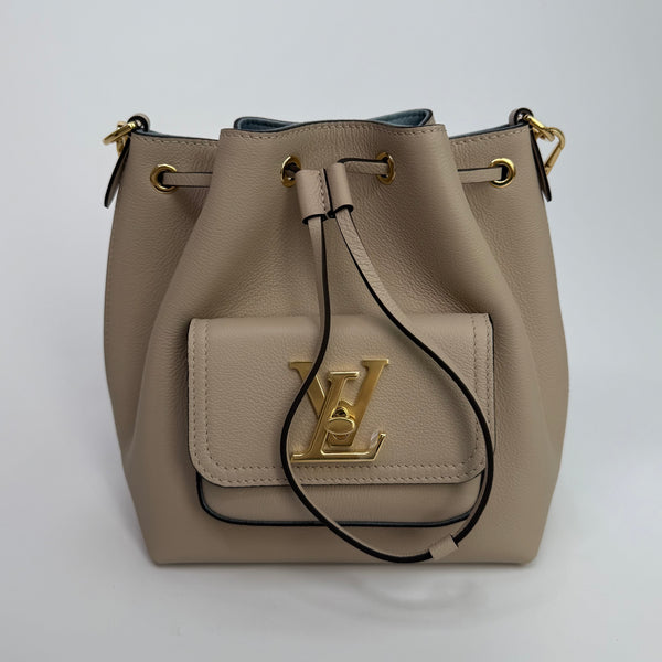 Louis Vuitton Lock Me Bucket MM