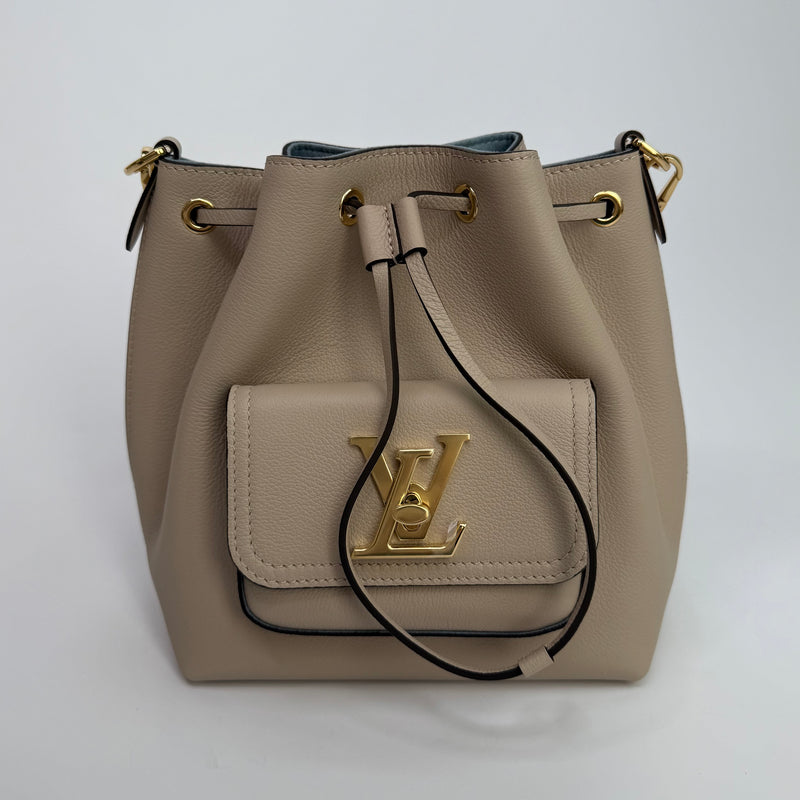 Louis Vuitton Lock Me Bucket MM