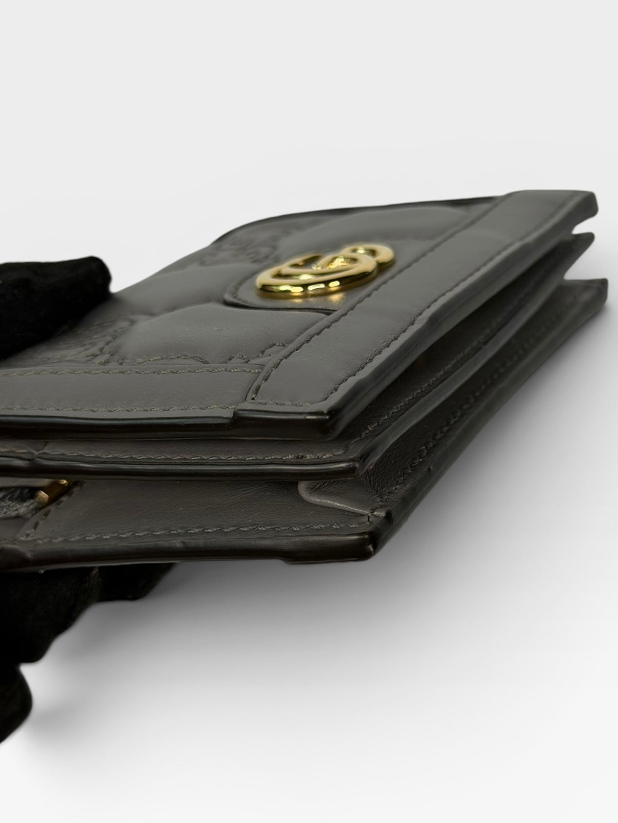 Gucci GG Embossed Wallet In Grey Leather With Gold Hardware. Authentic and preloved in excellent condition.