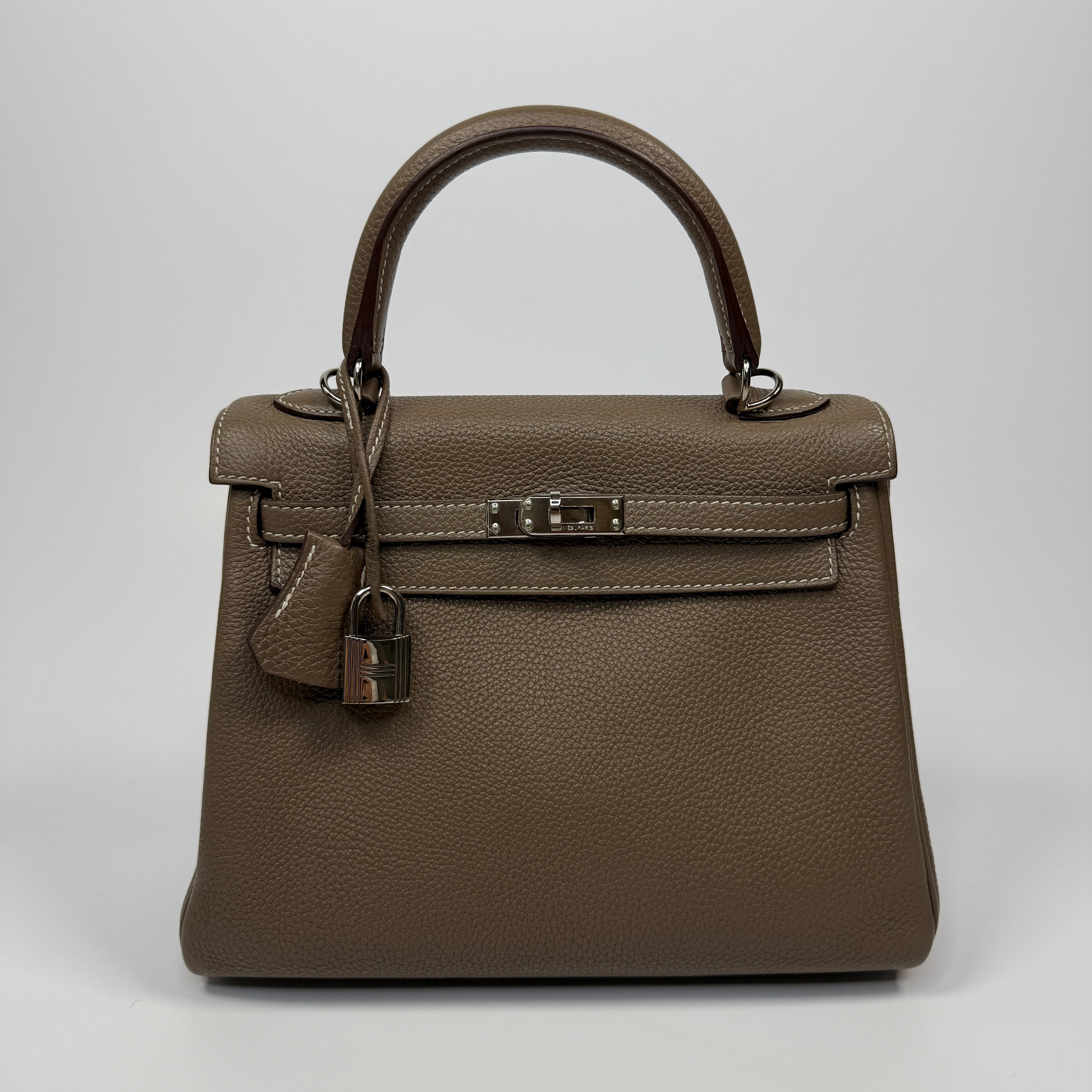 Hermès Kelly 25 In Etoupe Togo Leather With PHW