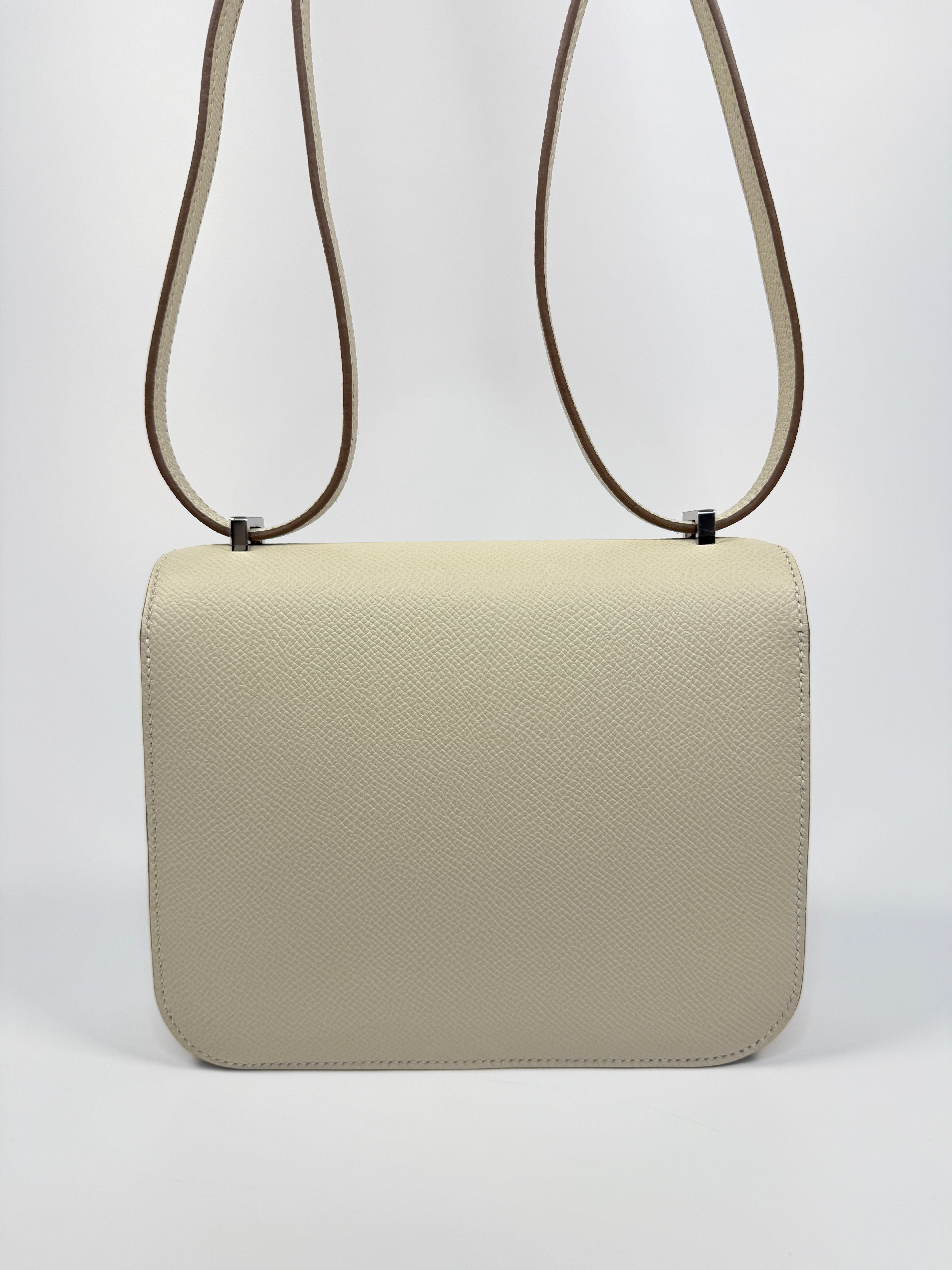 Hermès Constance 18 In Craie Epsom Leather With Lacquered Hardware , new and unused condition. Authentic and preloved. 