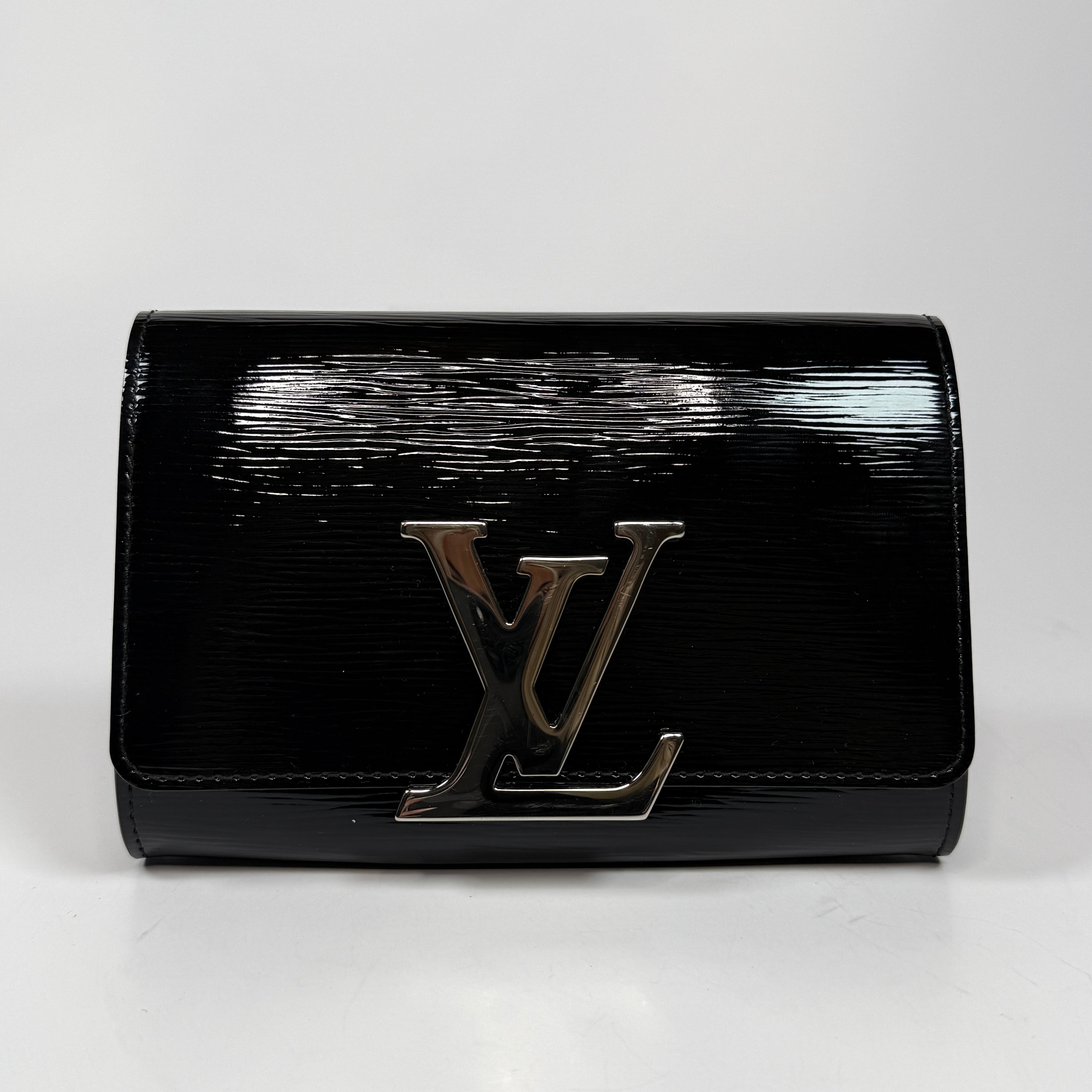 Louis Vuitton Pochette Louise Bag In Black Epi Leather With Silver Hardware In Good condition Authentic and preloved