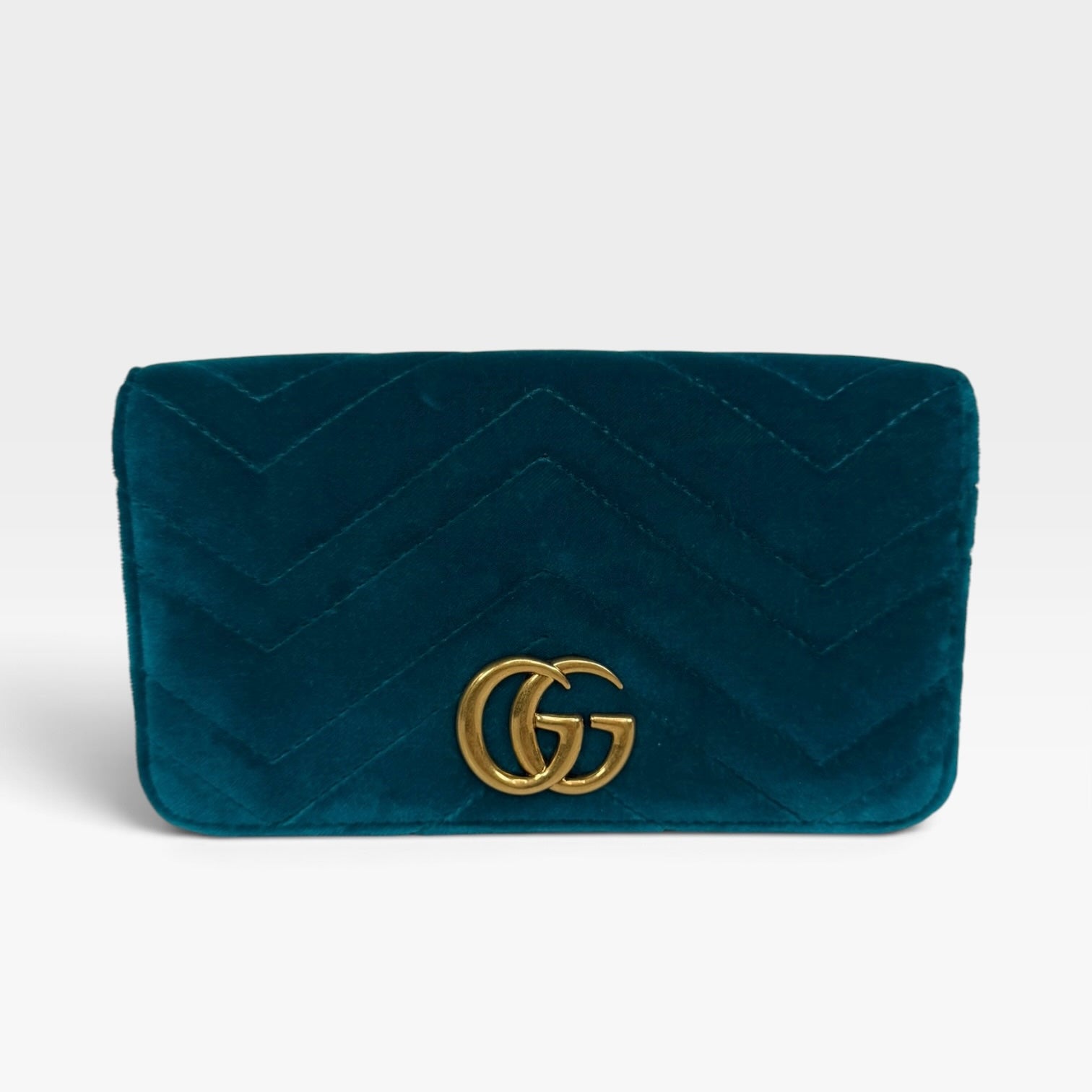 Gucci Wallet On Chain In Turquoise Velvet Excellent condition. Authentic and preloved. Insured next day delivery international shipping. Verified by Luxe Cheshire. 