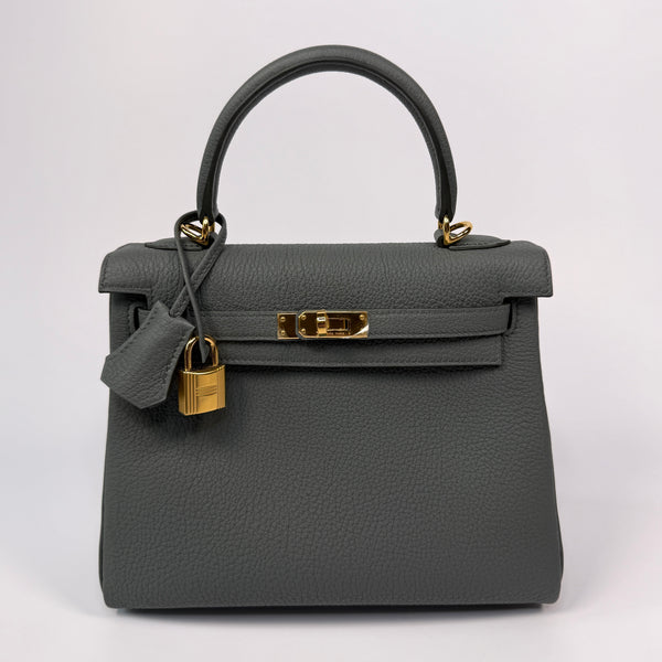 Hermès Kelly 25 In Vert Amande Togo Leather With GHW