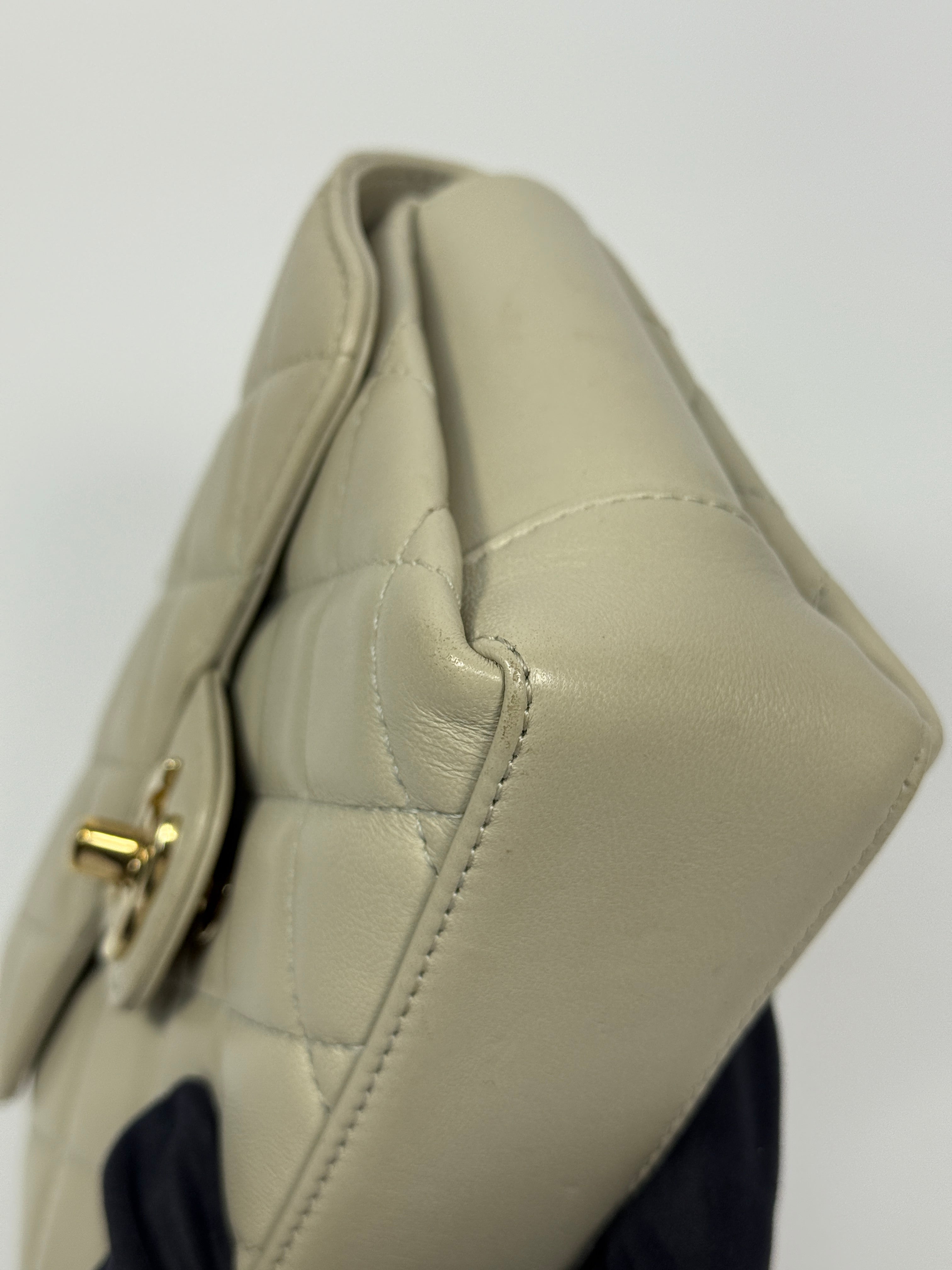 Chanel Seasonal Top Handle Flap Bag
Pre Loved & Authentic 