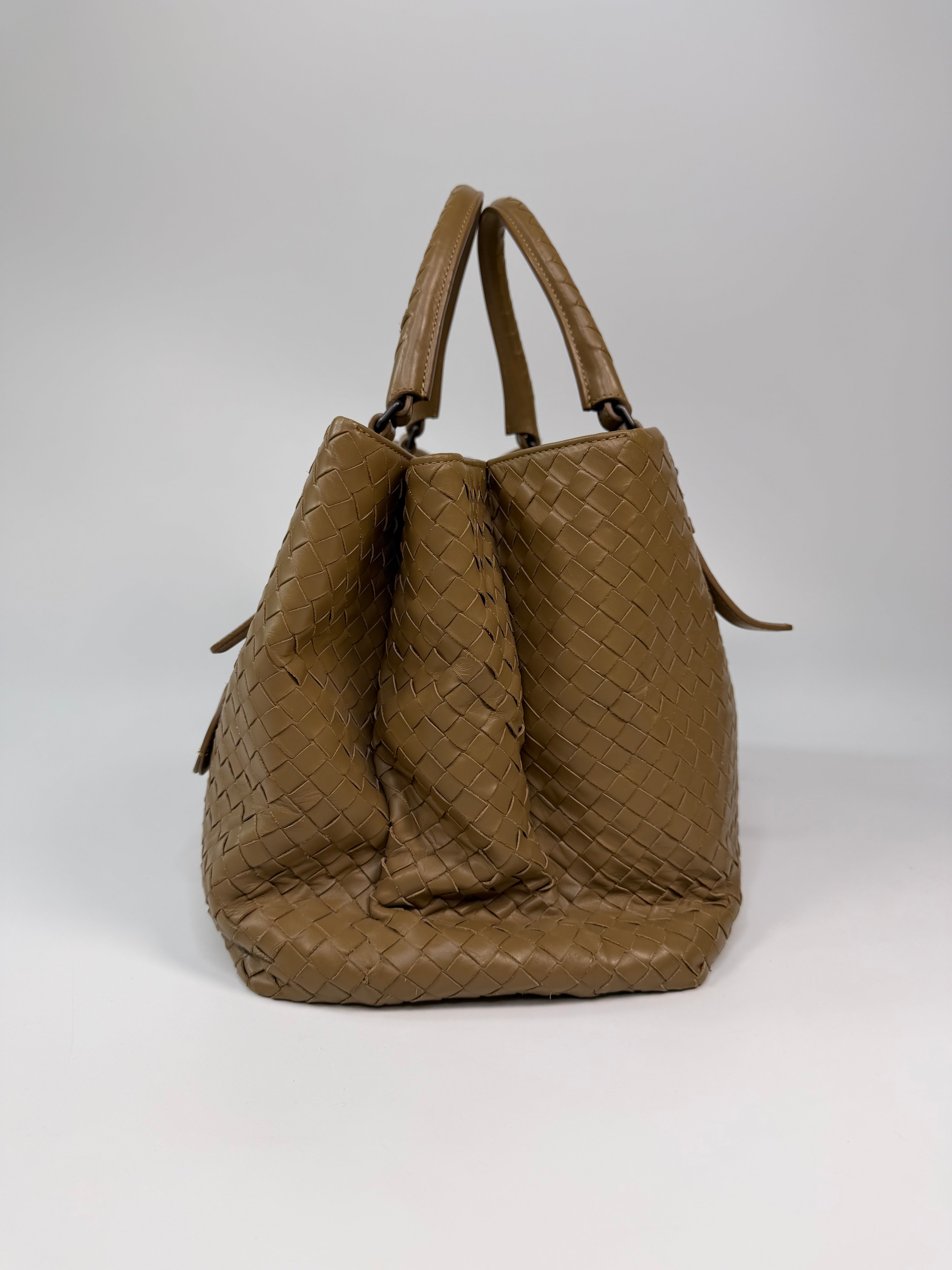 Bottega Veneta Medium Roma Tote Beige Leather Gunmetal Hardware. Authentic and preloved in very good condition.