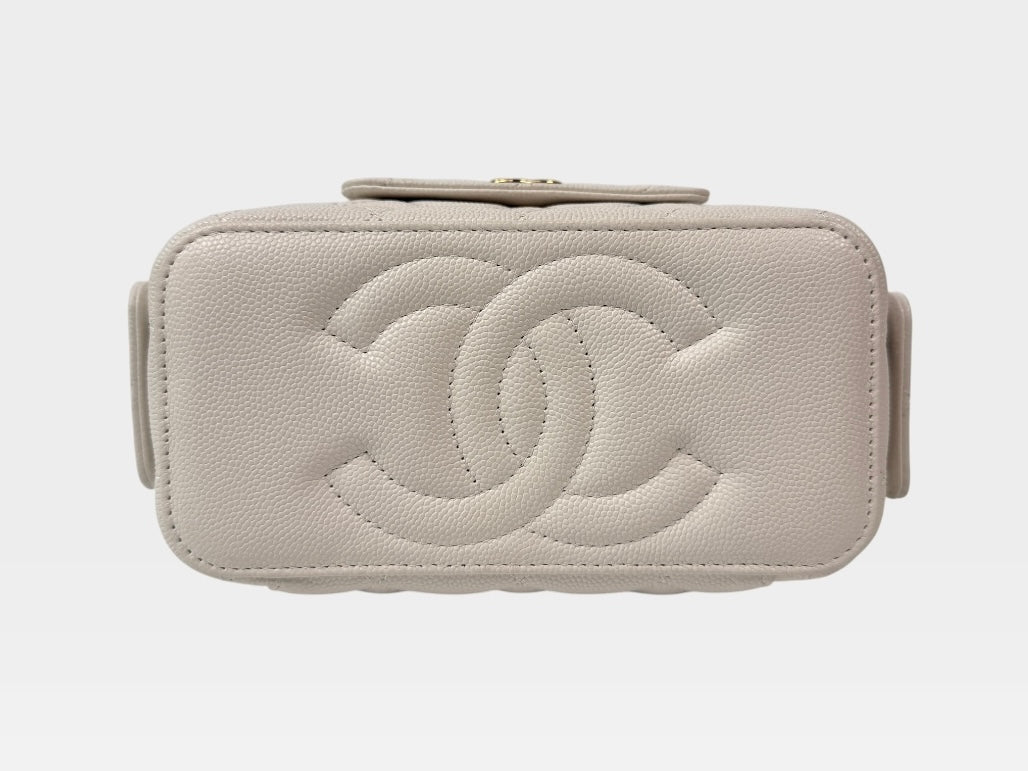 Chanel Vanity Top Handle  Multi Pockets In White Caviar Leather With Gold Hardware. 100% authentic and preloved in excellent condition