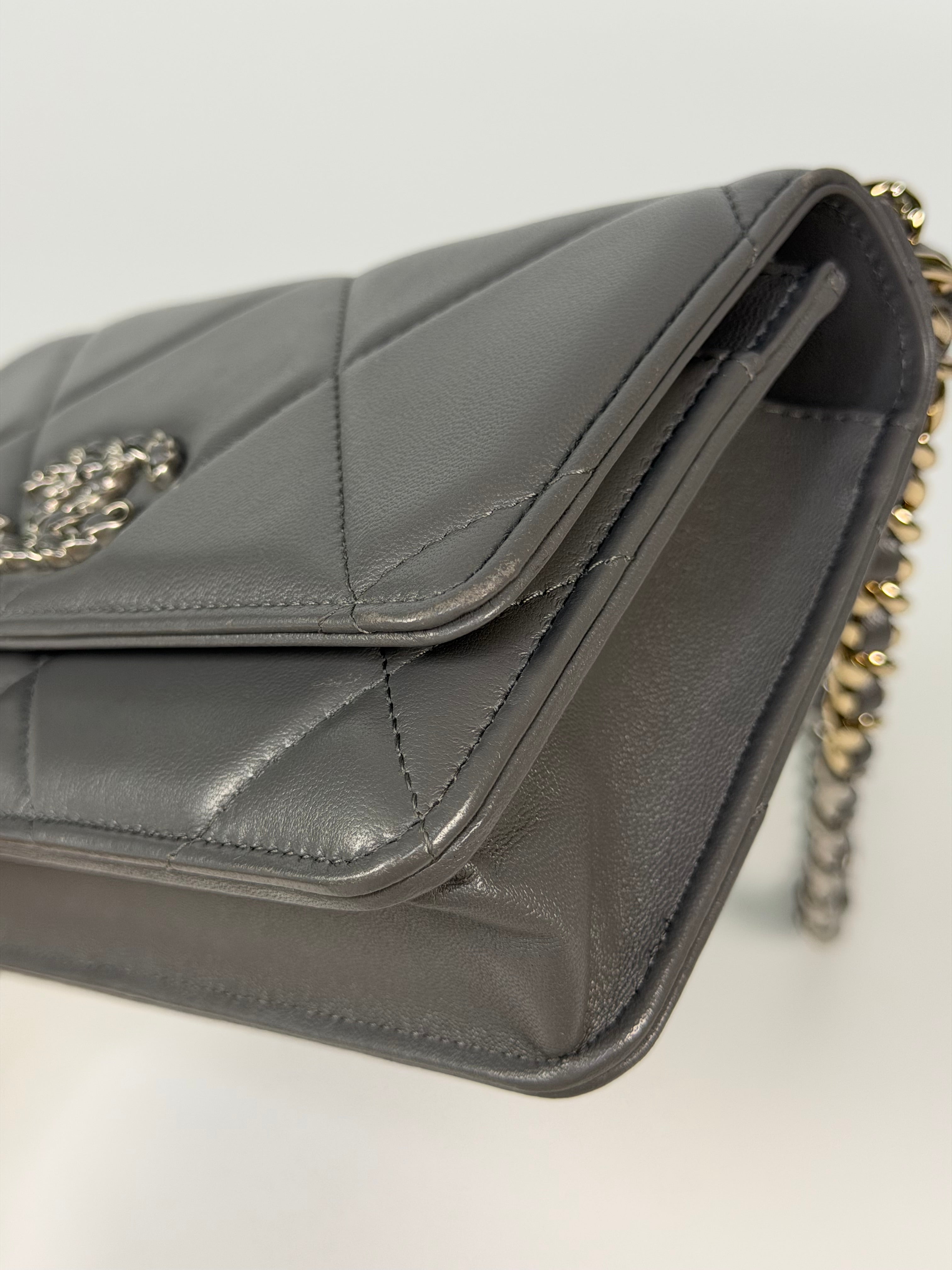 Chanel 19 Wallet On Chain Grey Lambskin With Mixed Hardware. 100% authentic and preloved in excellent condition.