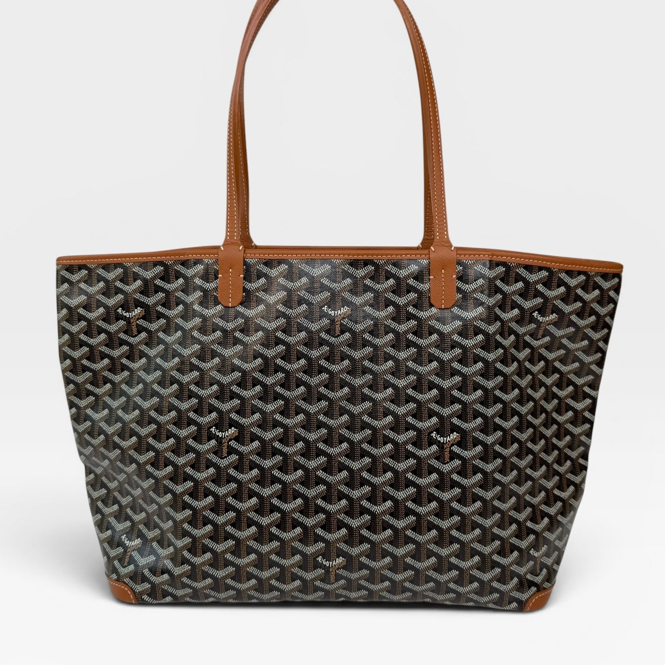 Goyard Artois MM Bag In Black Monogram. Authentic and preloved in excellent condition. 100% guarantee