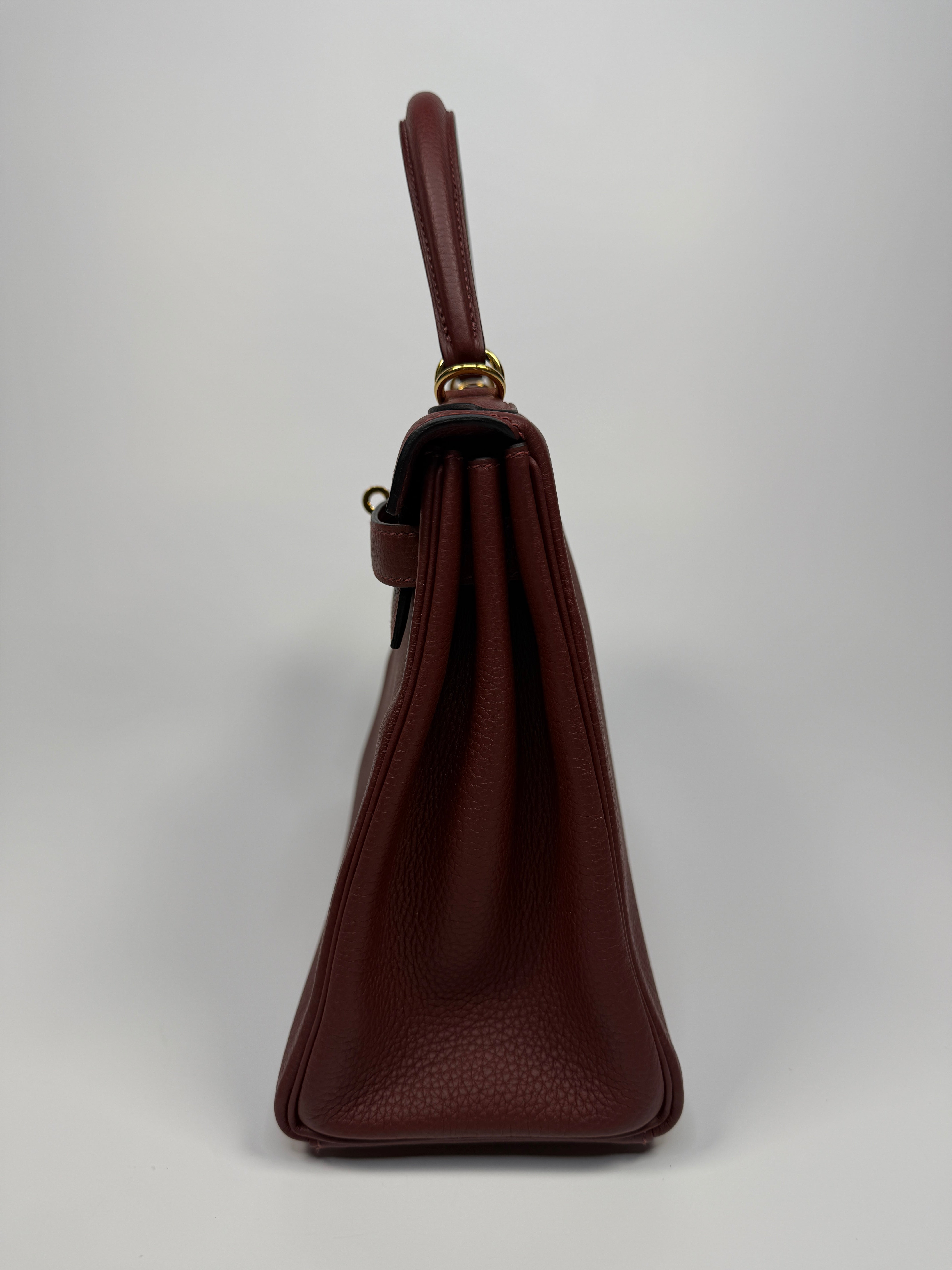 Hermès Kelly 28 In Rouge H Togo Leather With Gold Hardware New and Unused Condition. Authentic and preloved 